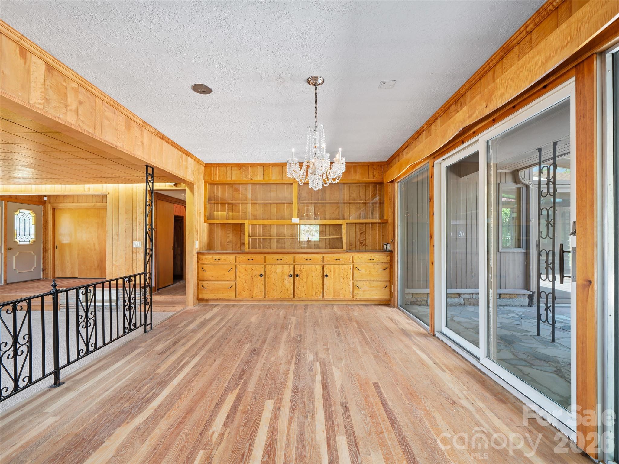 110 Crest View Road — Burnsville