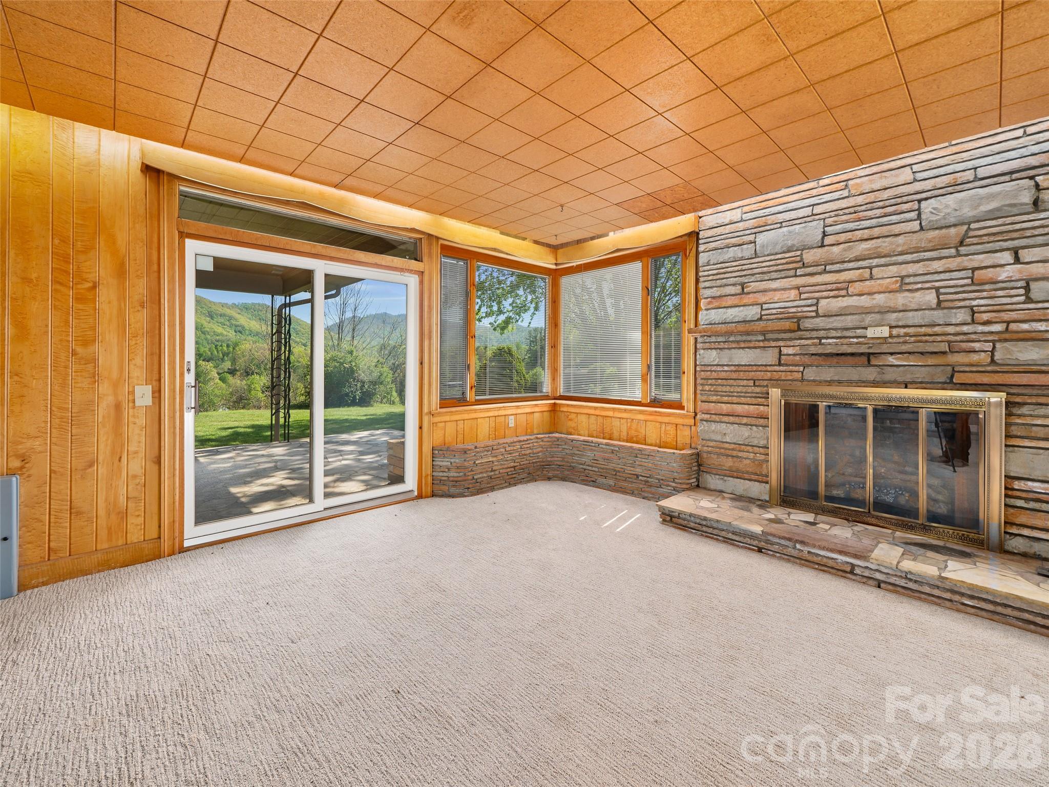 110 Crest View Road — Burnsville
