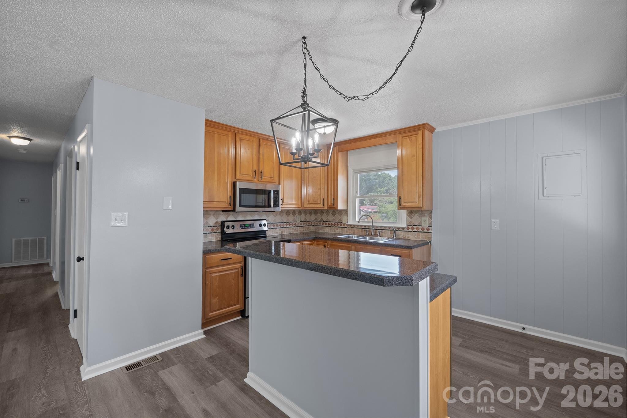 4768 Bethel Church Road — Hickory