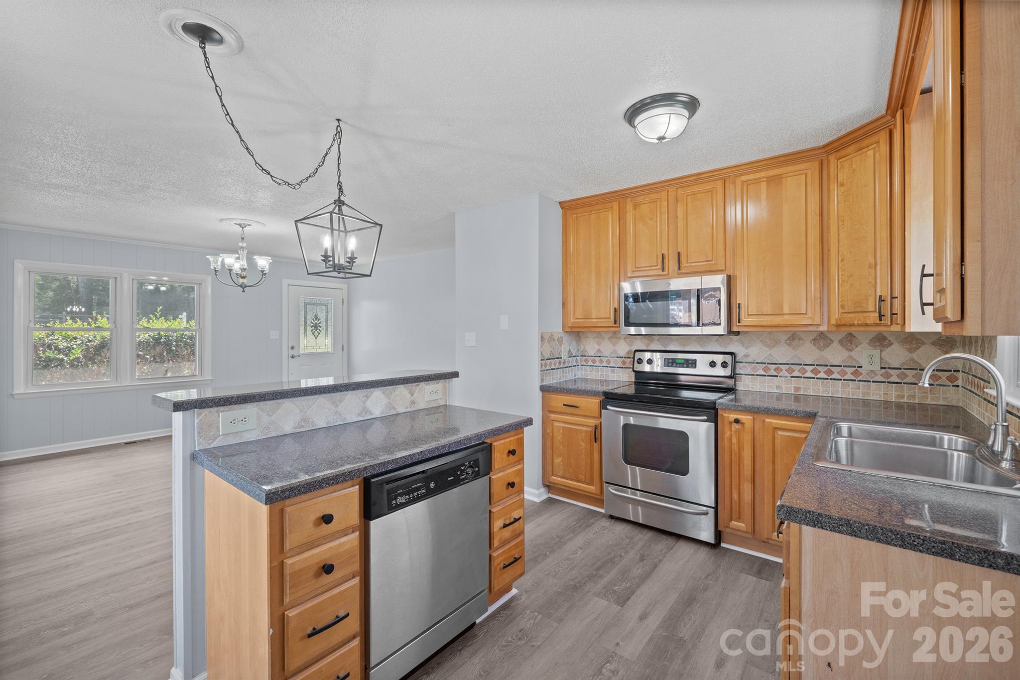 4768 Bethel Church Road — Hickory