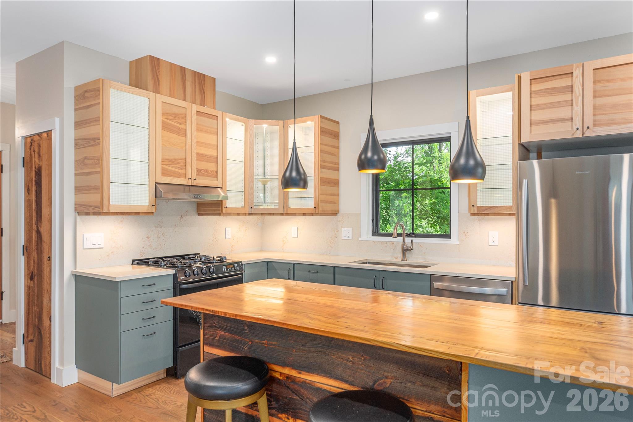 5 Grove Street — Weaverville