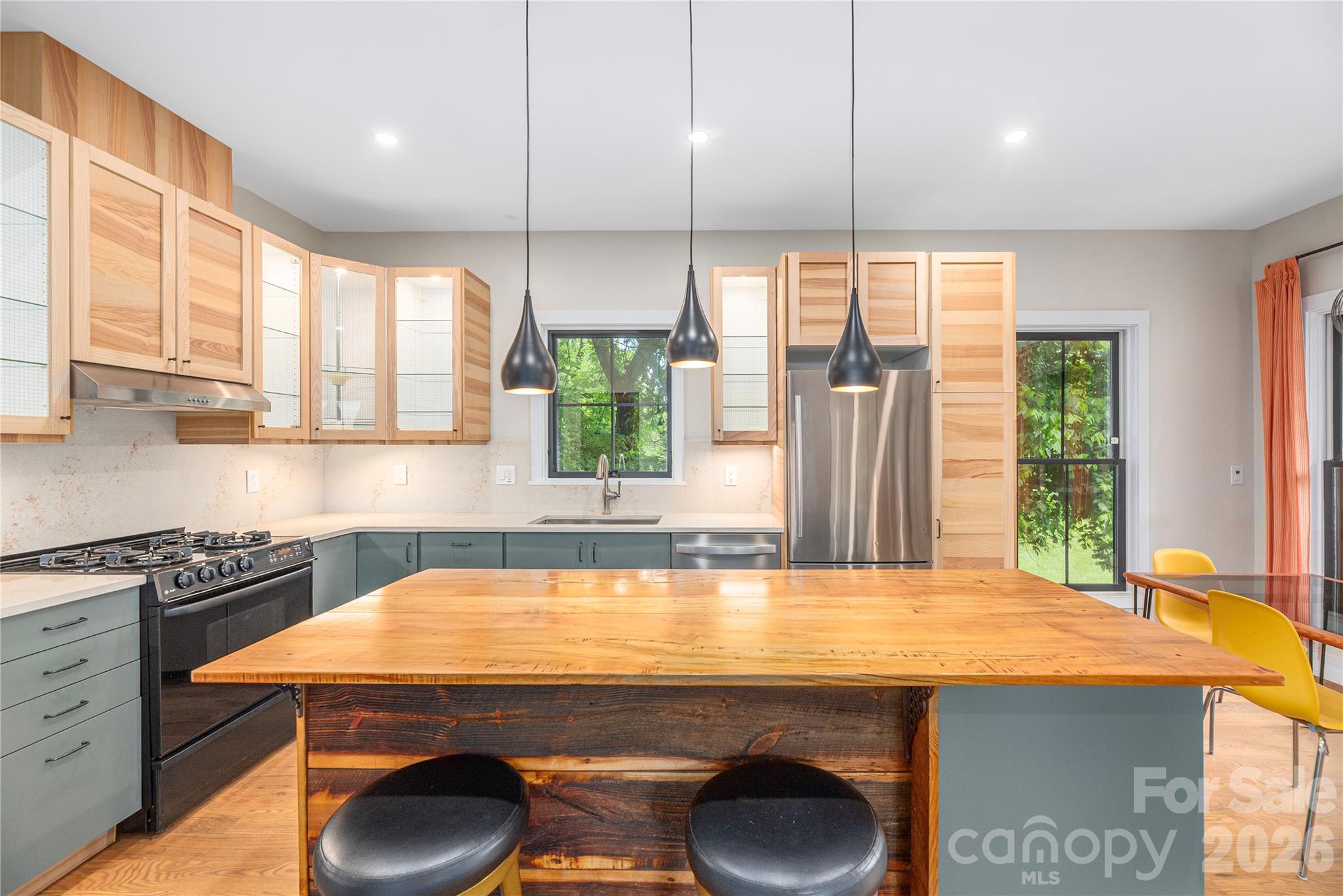 5 Grove Street — Weaverville