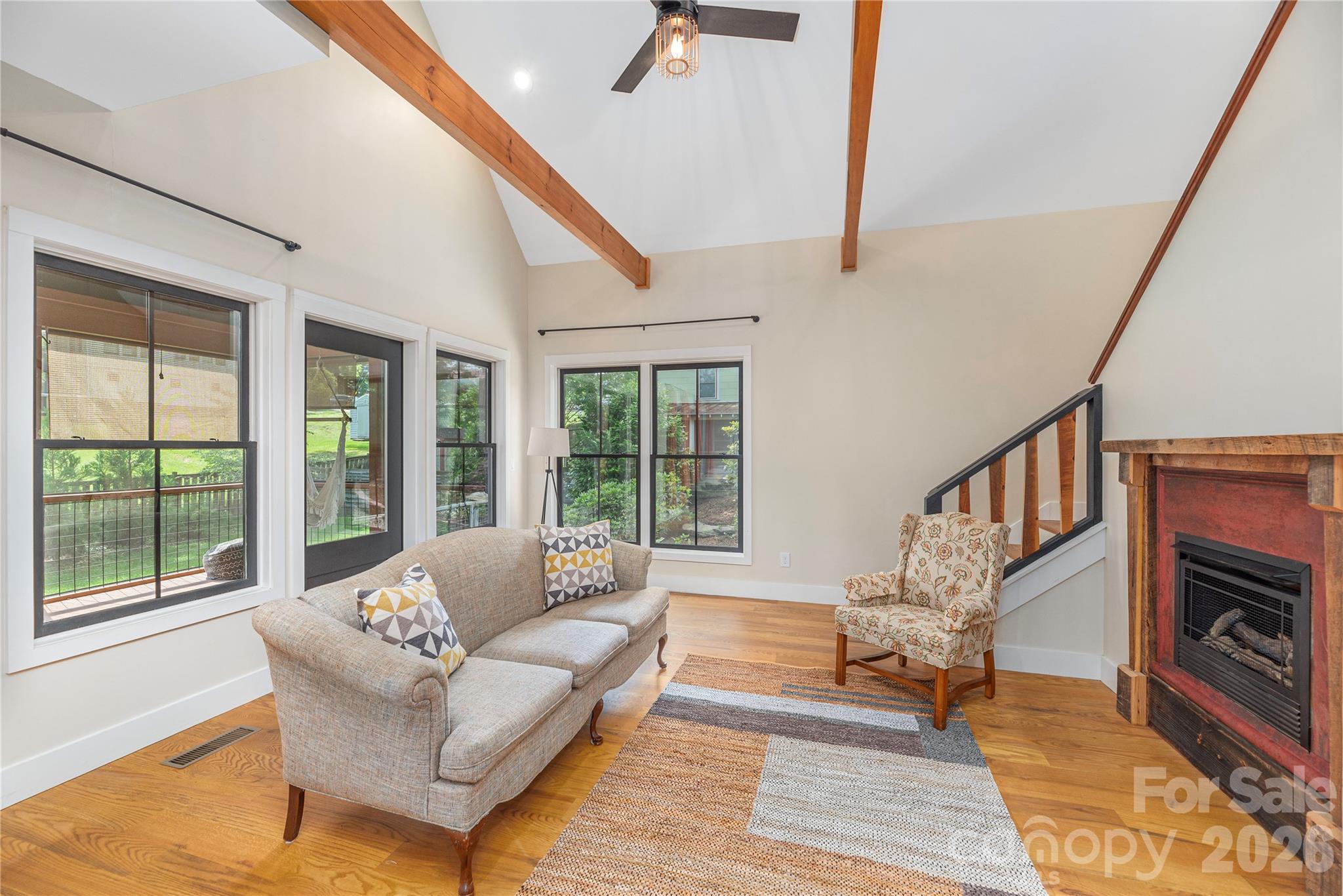 5 Grove Street — Weaverville