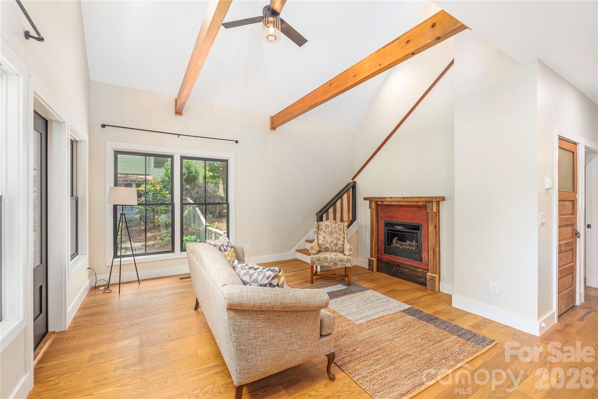 5 Grove Street — Weaverville