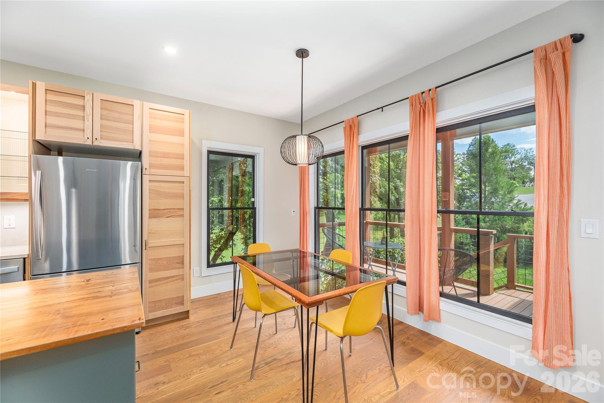 5 Grove Street — Weaverville