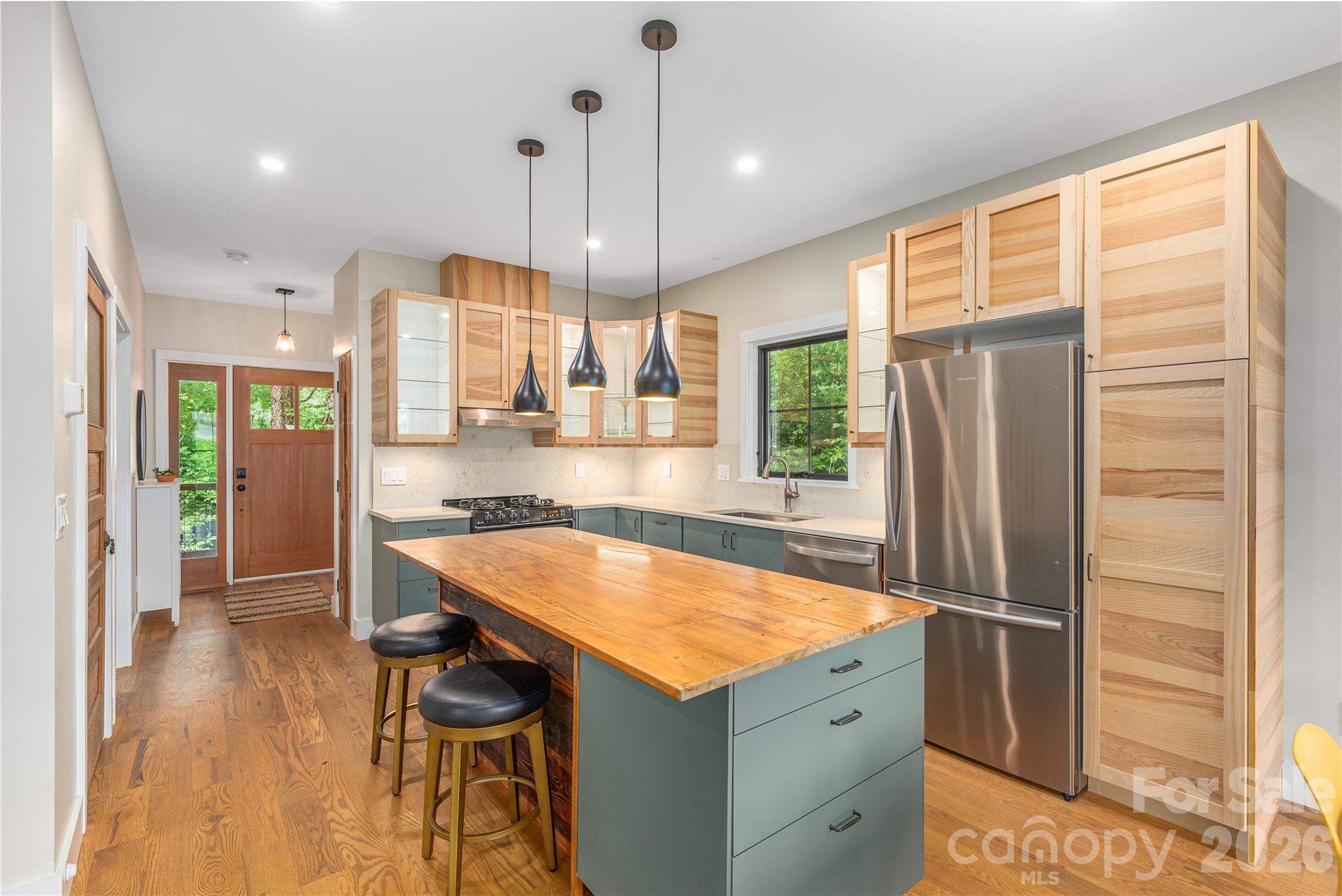 5 Grove Street — Weaverville