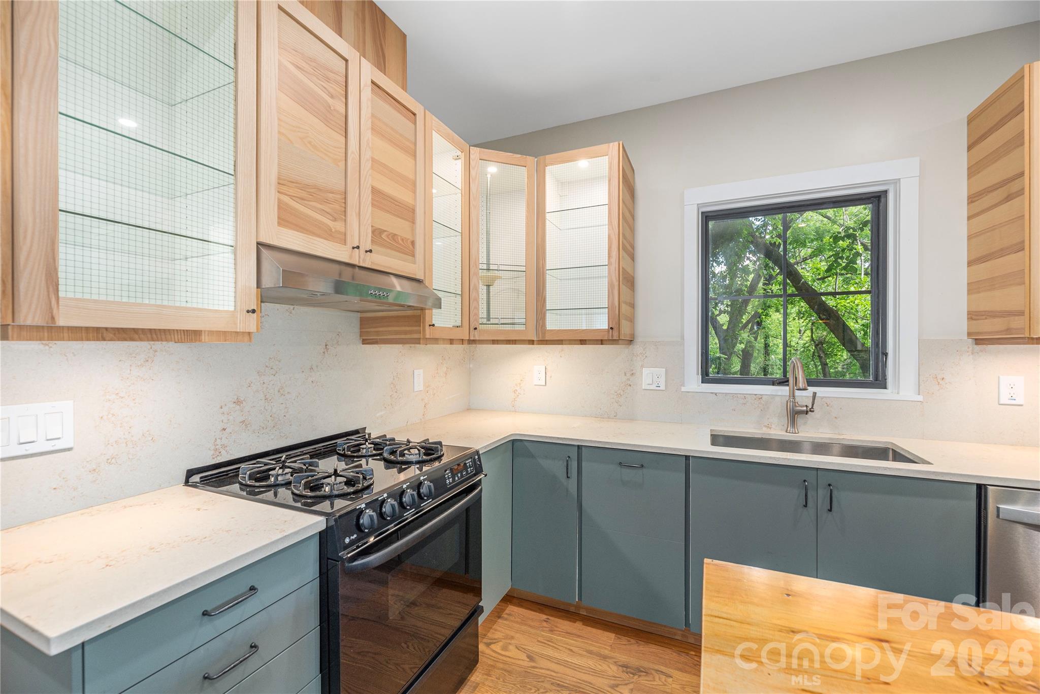 5 Grove Street — Weaverville