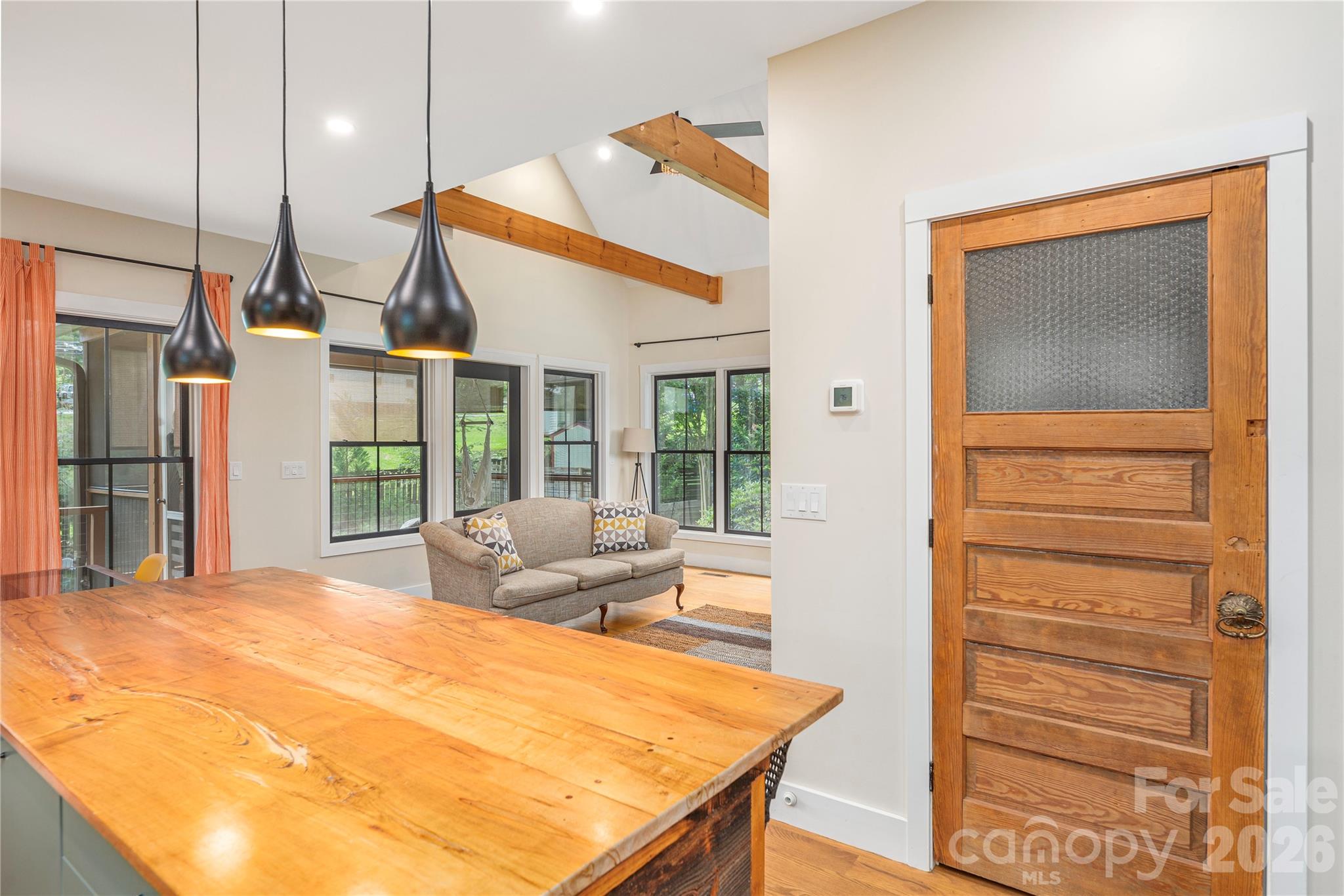 5 Grove Street — Weaverville
