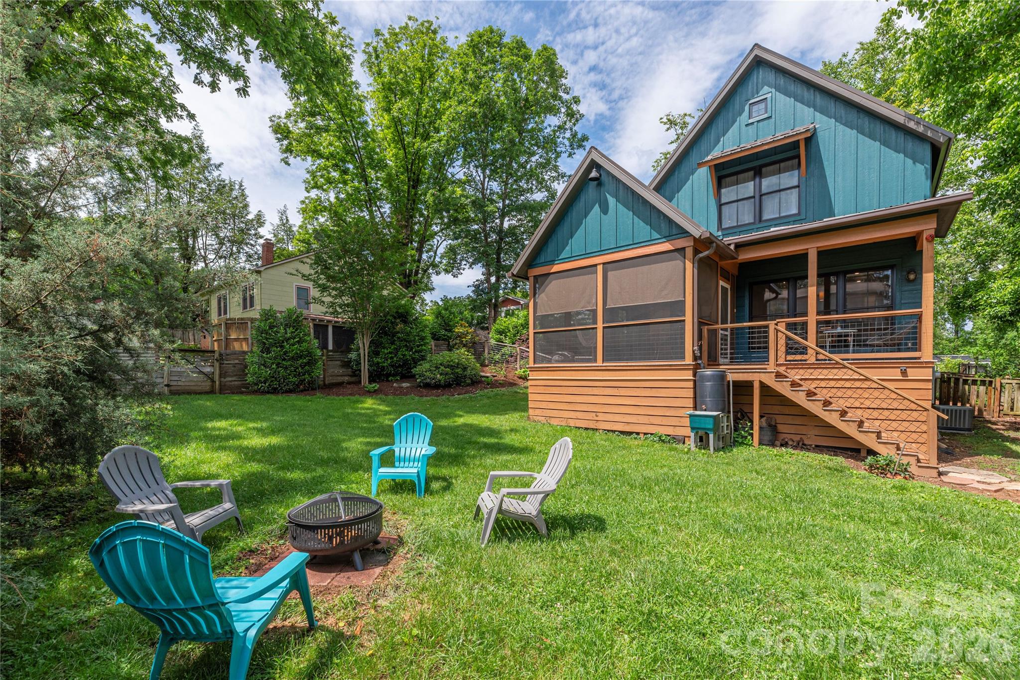 5 Grove Street — Weaverville
