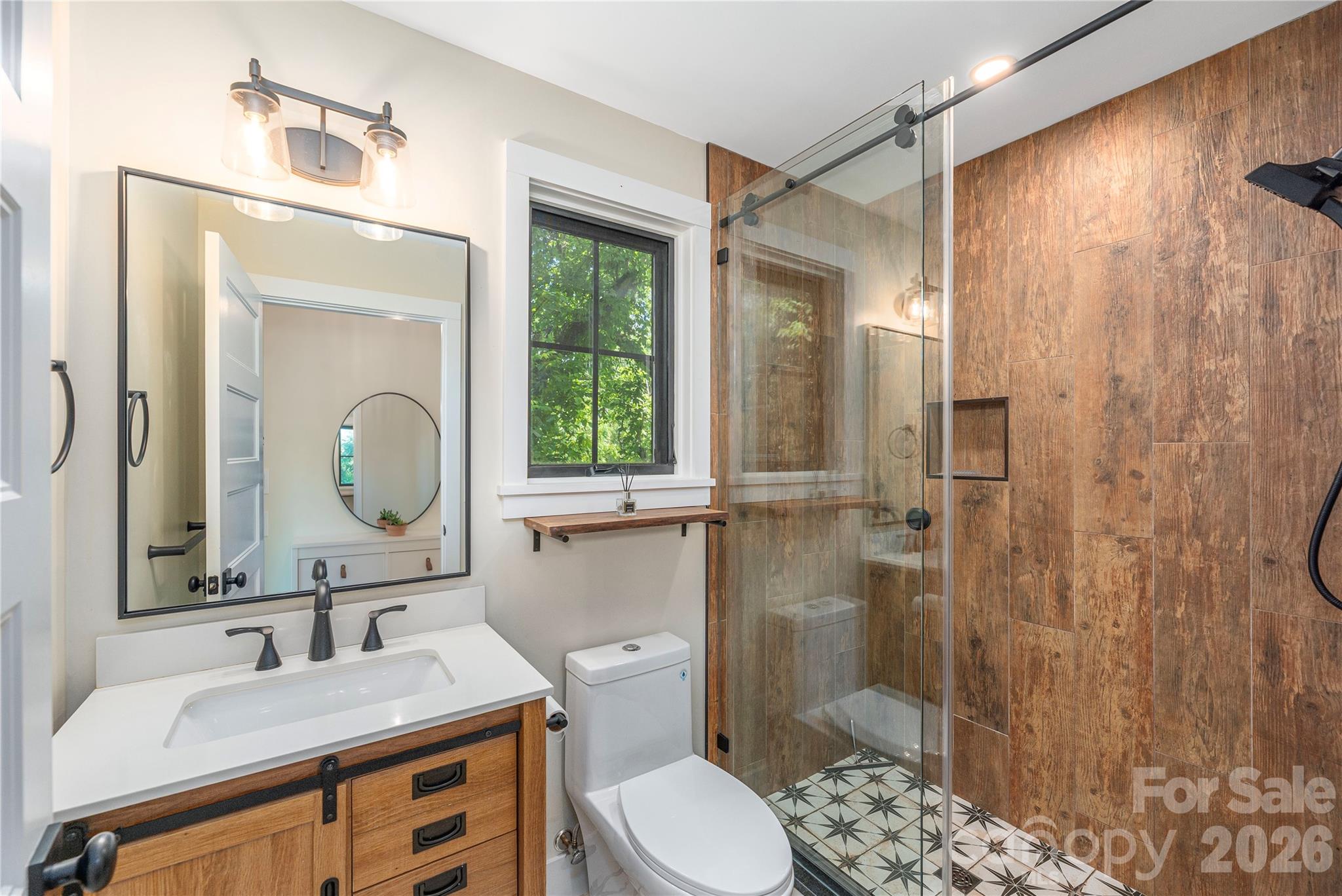 5 Grove Street — Weaverville