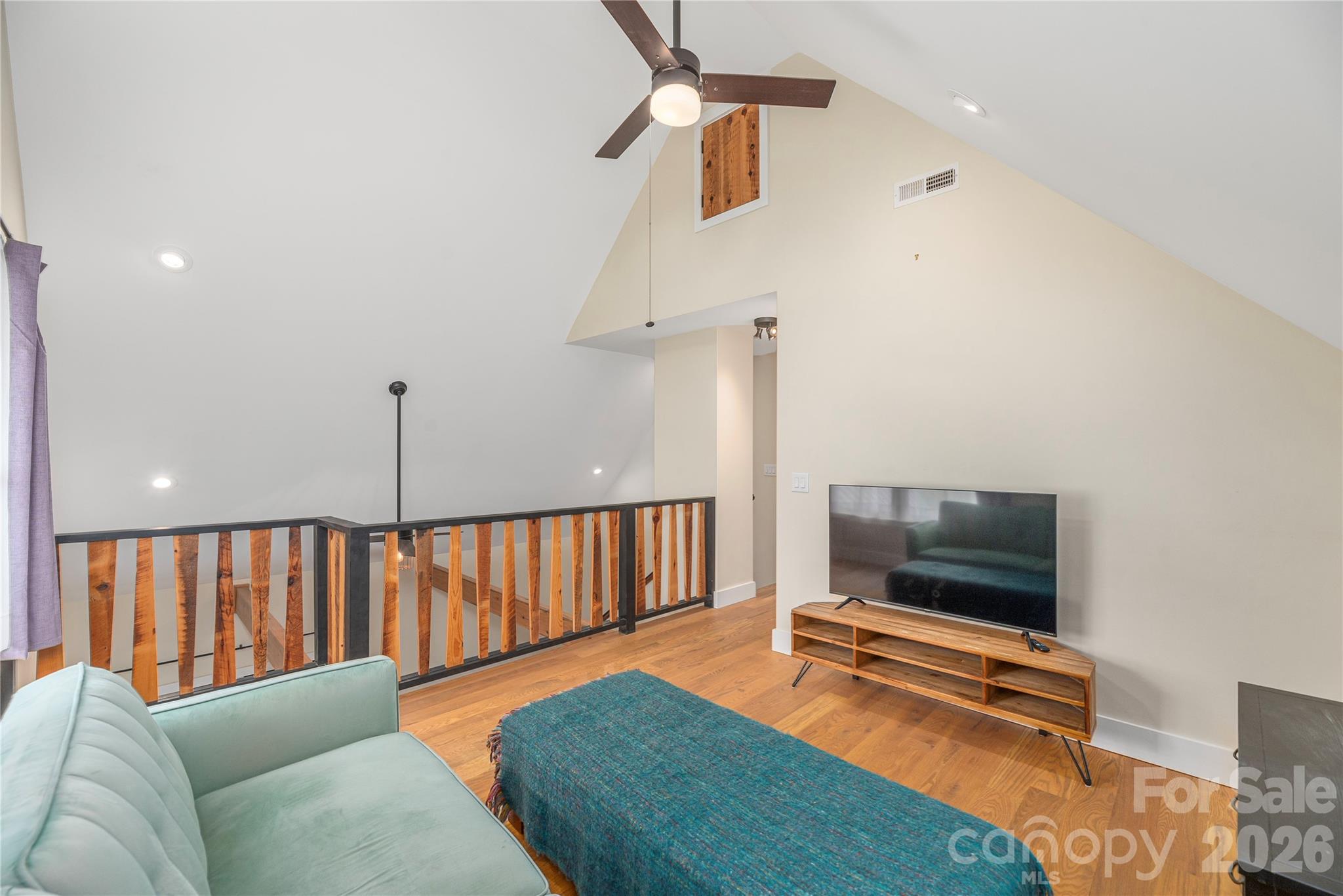 5 Grove Street — Weaverville