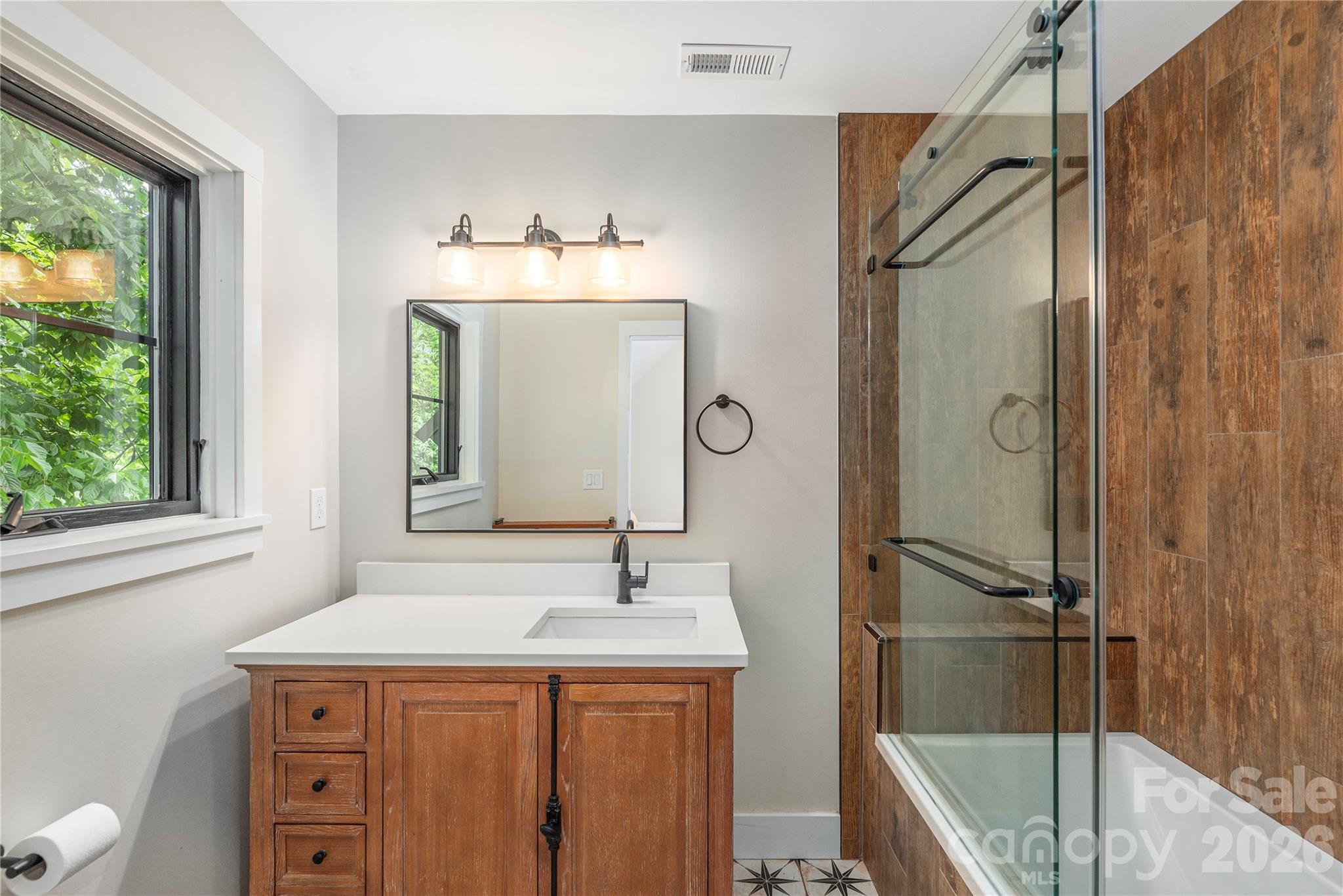 5 Grove Street — Weaverville