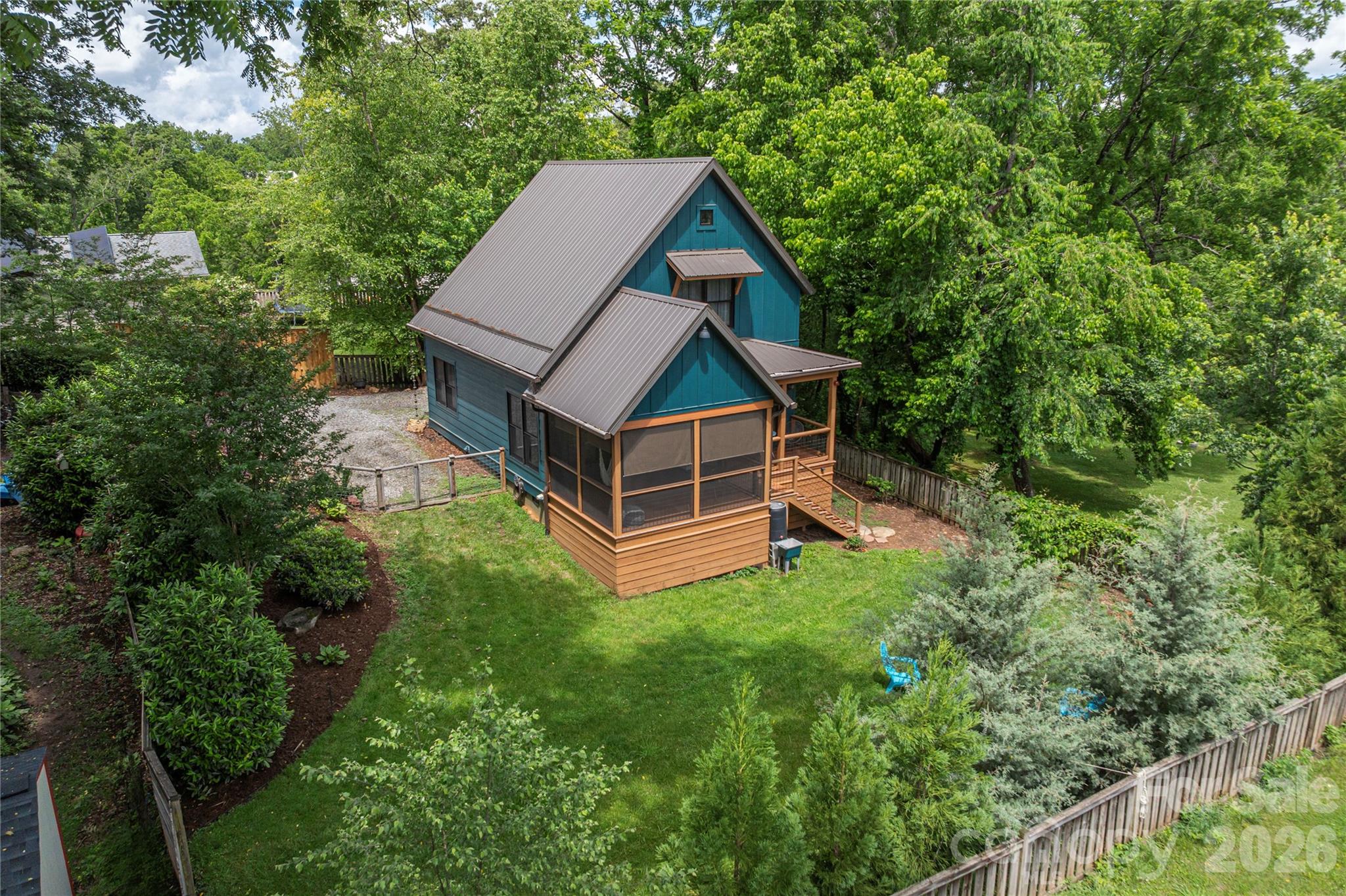 5 Grove Street — Weaverville
