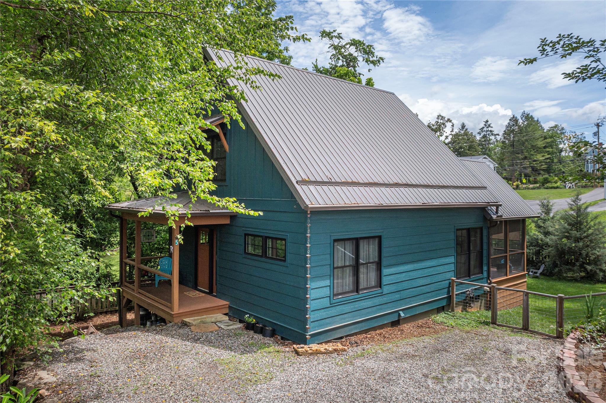 5 Grove Street — Weaverville