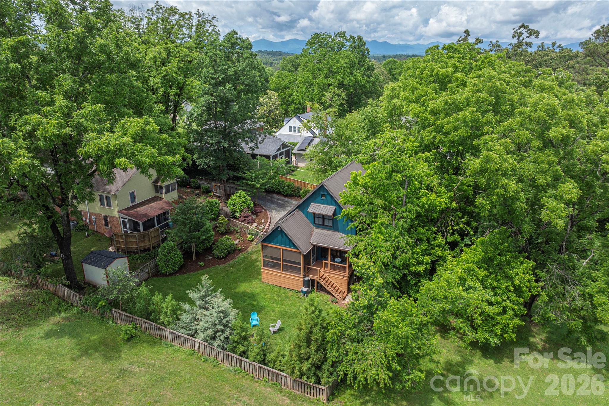 5 Grove Street — Weaverville