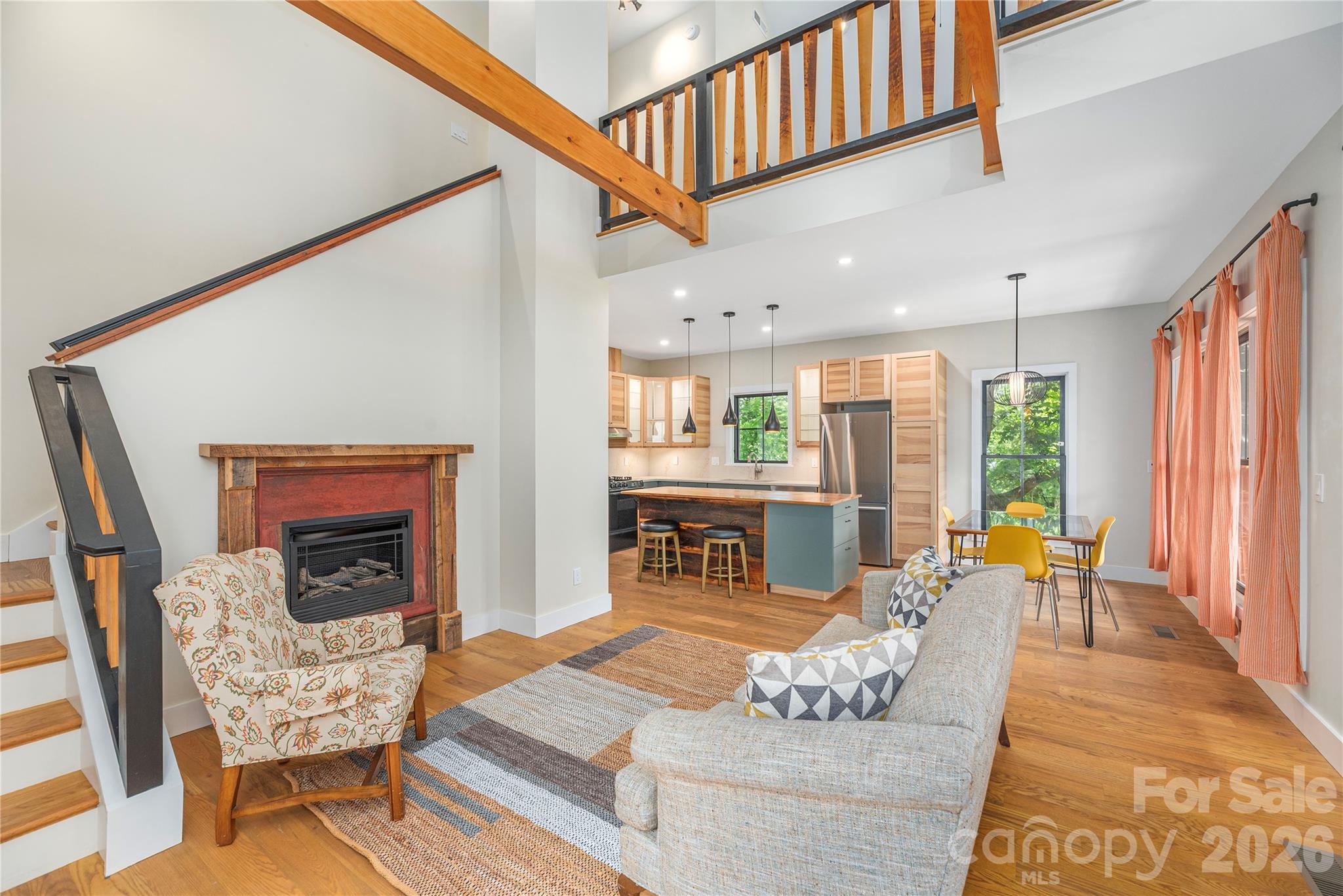 5 Grove Street — Weaverville