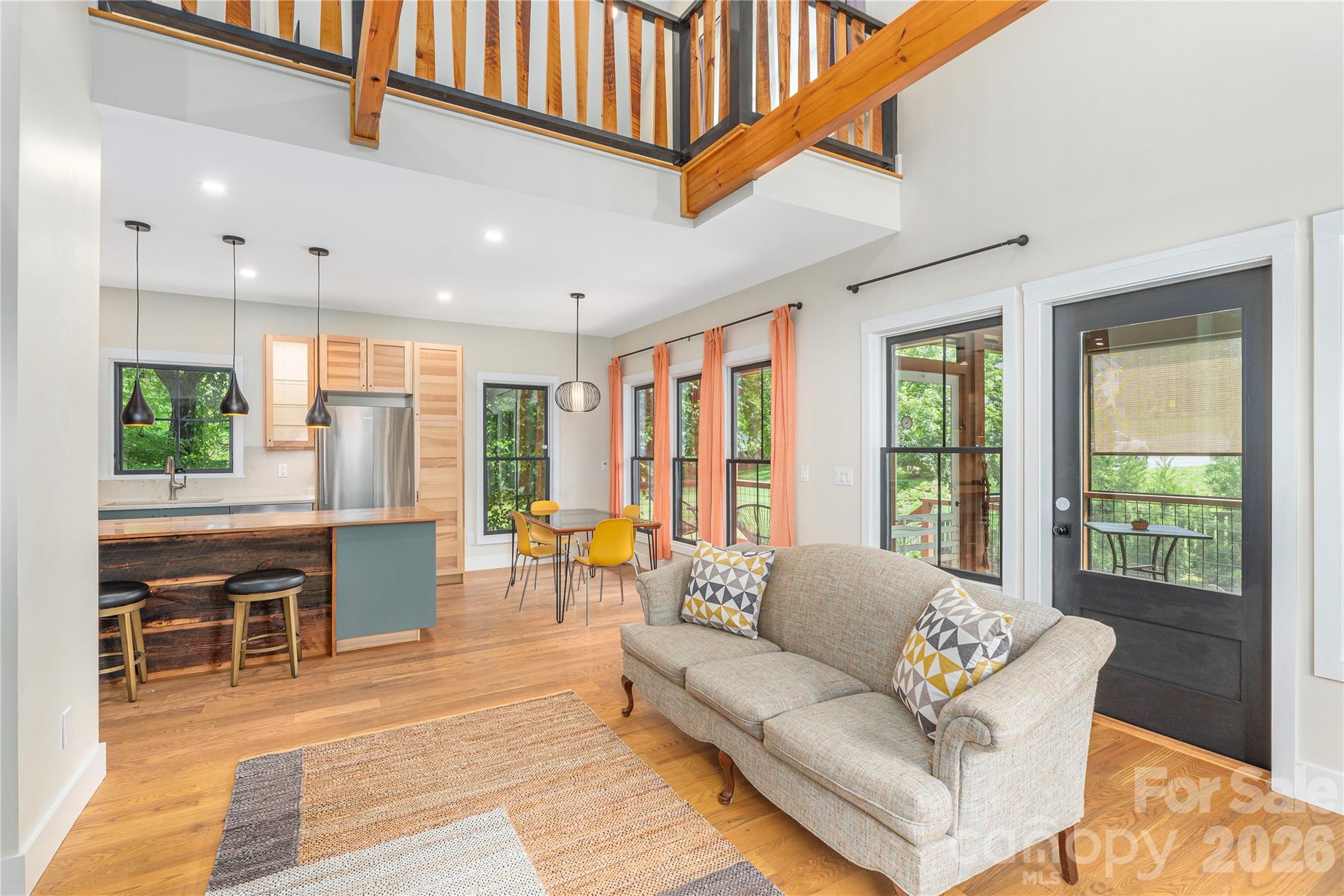 5 Grove Street — Weaverville