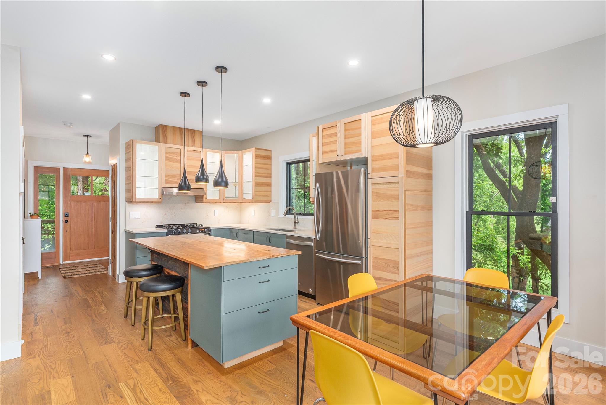 5 Grove Street — Weaverville