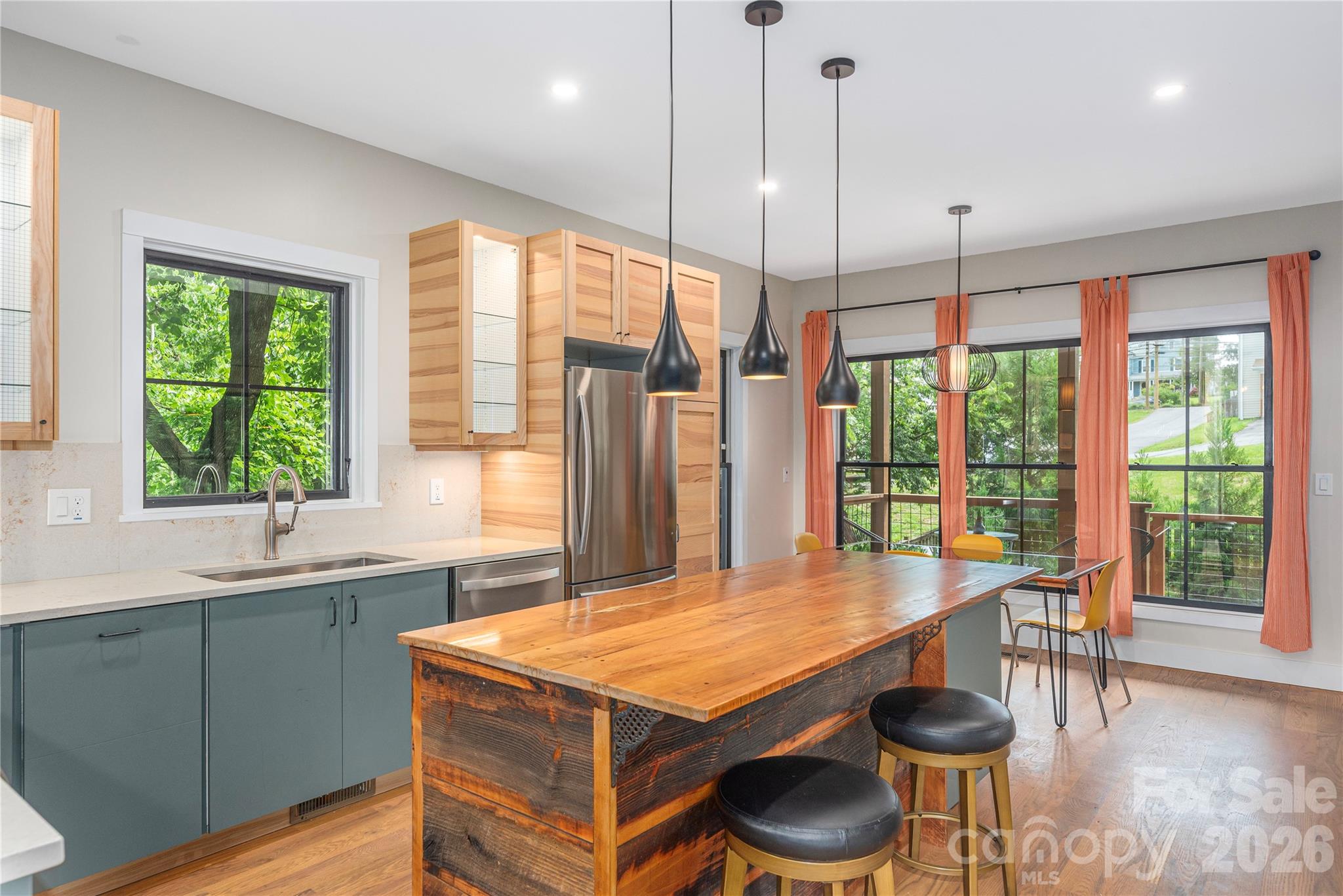 5 Grove Street — Weaverville