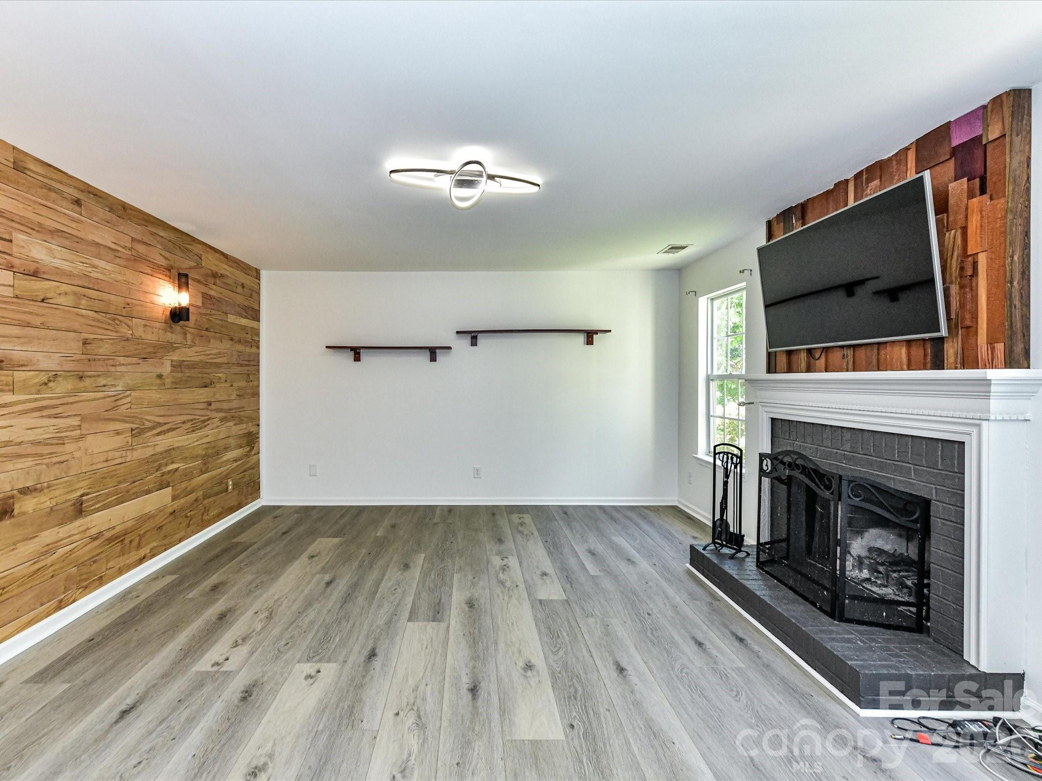 7512 Henderson Park Road — Huntersville