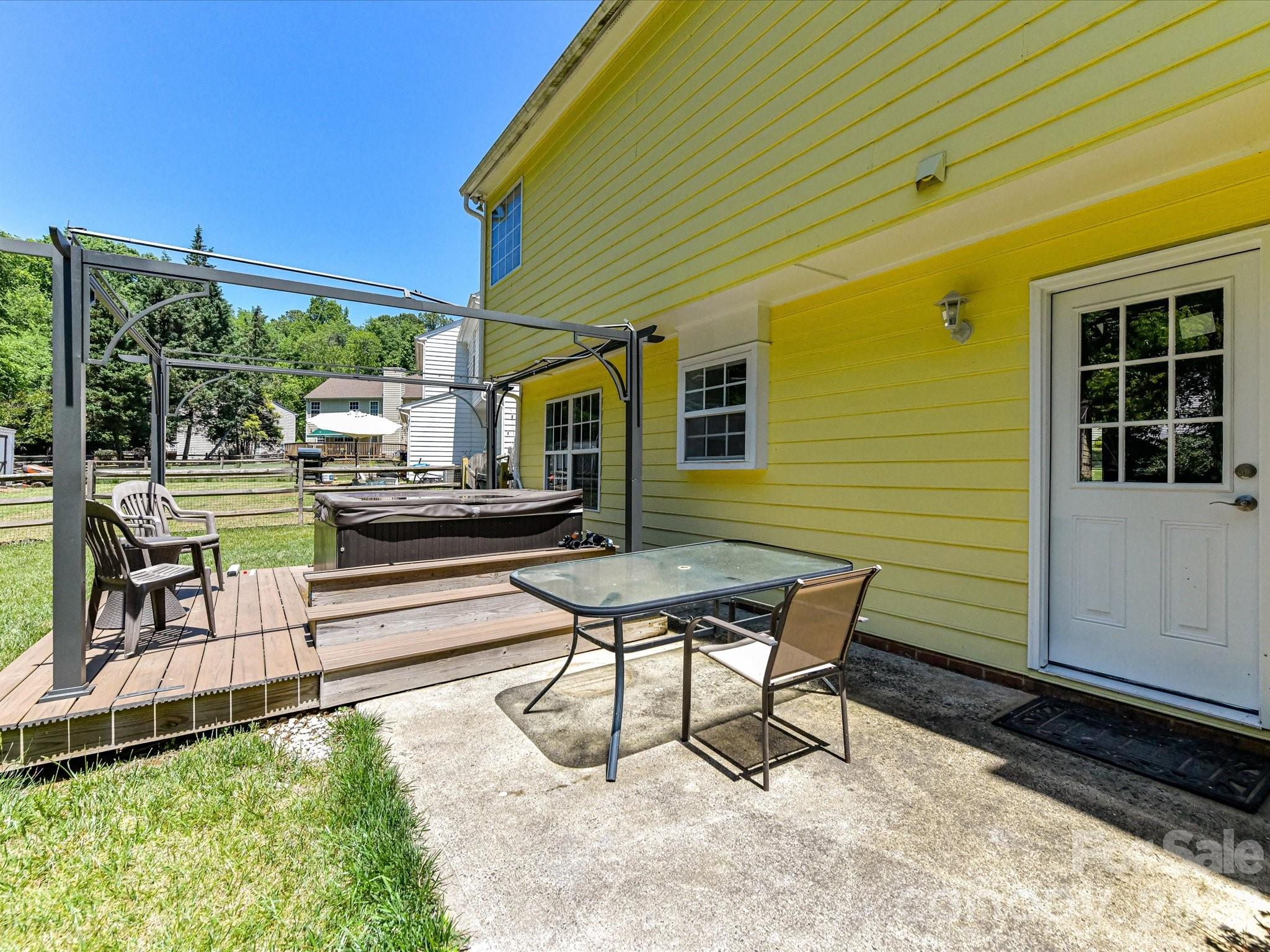 7512 Henderson Park Road — Huntersville