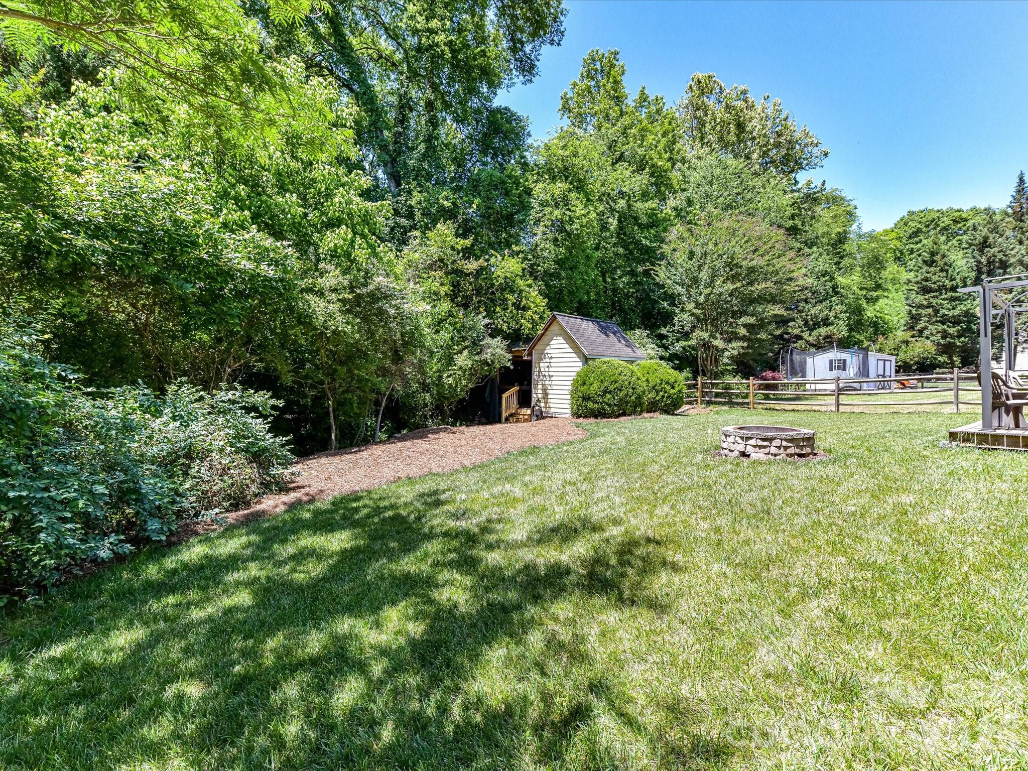 7512 Henderson Park Road — Huntersville