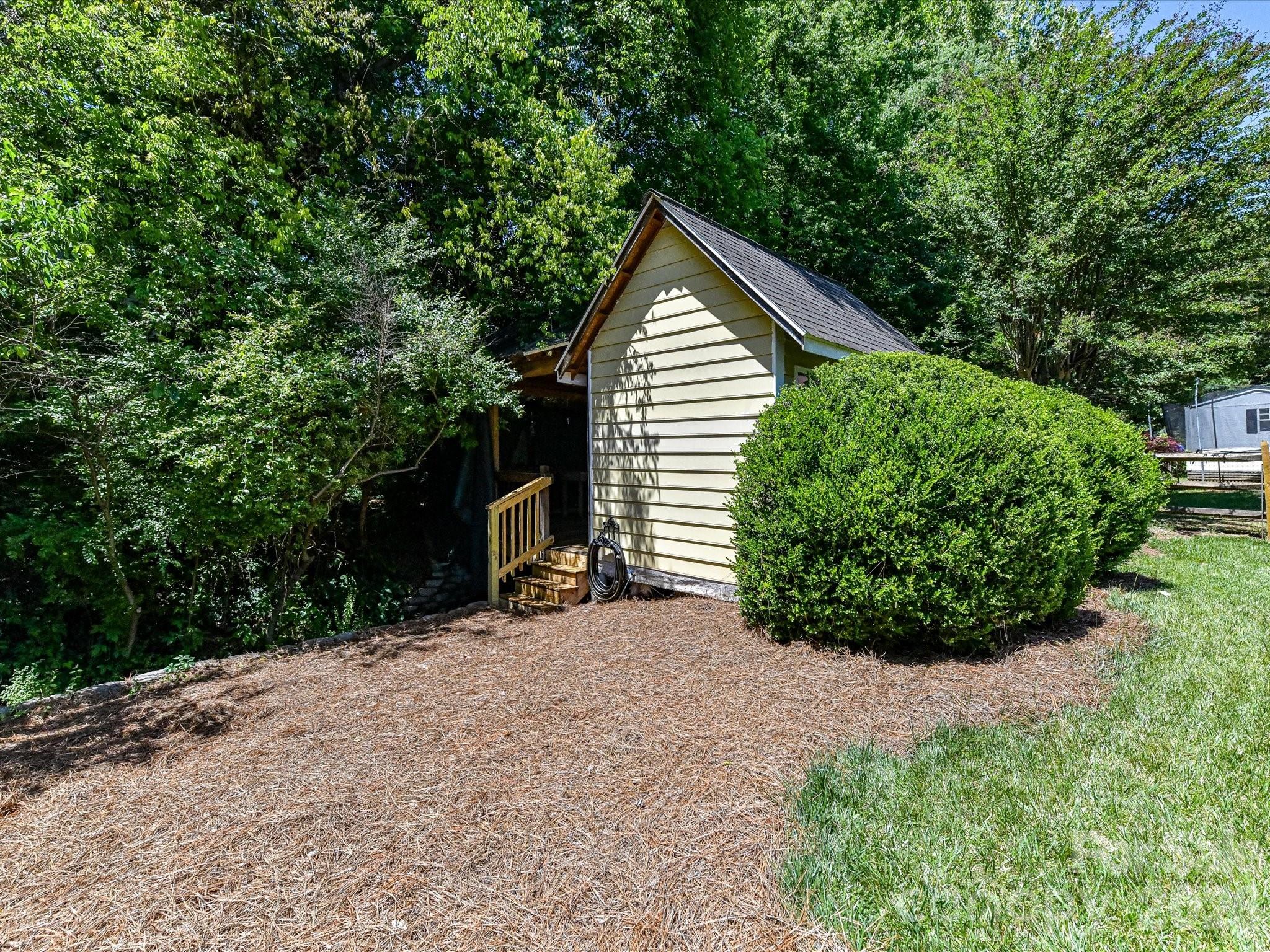 7512 Henderson Park Road — Huntersville