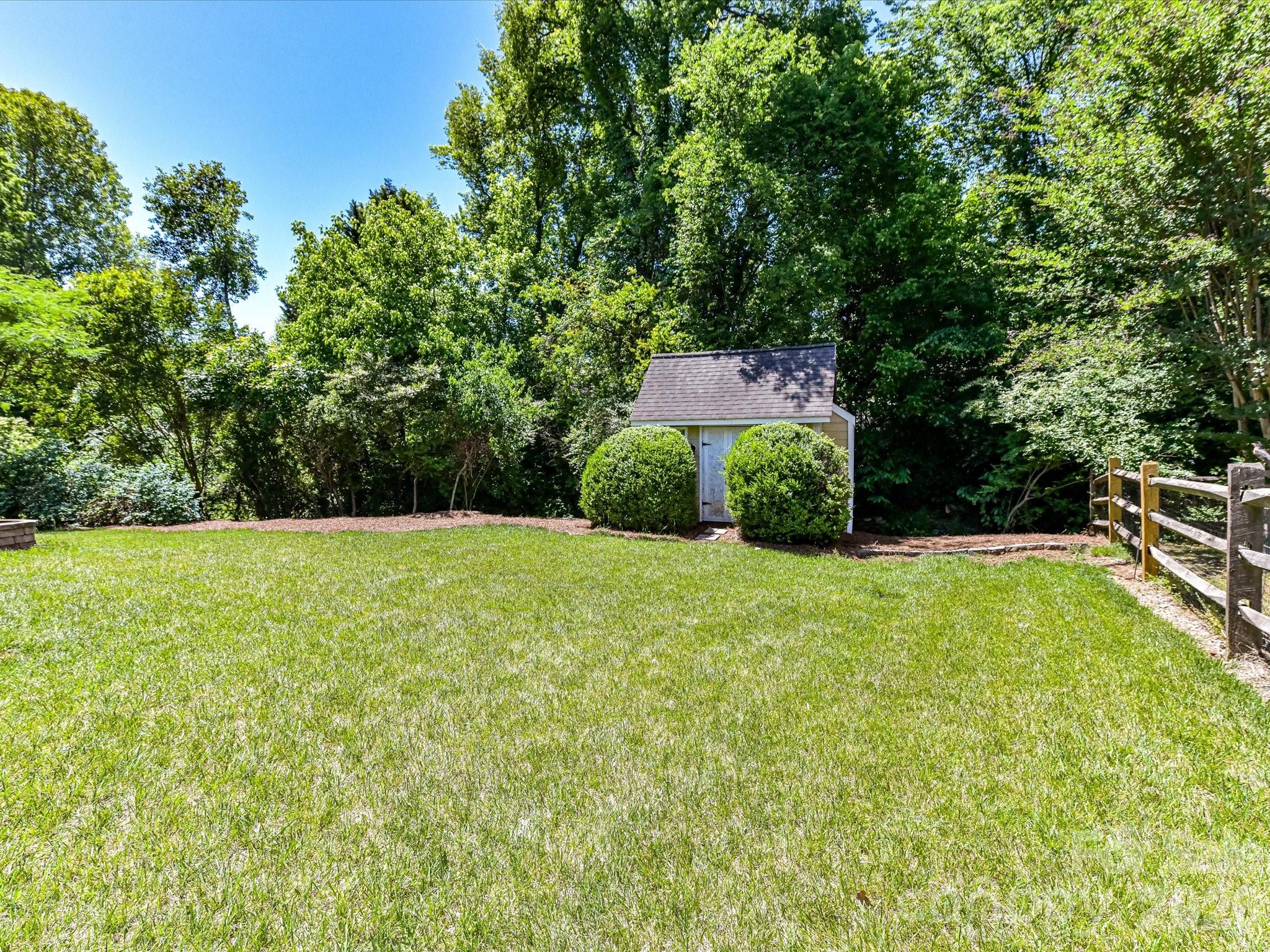 7512 Henderson Park Road — Huntersville