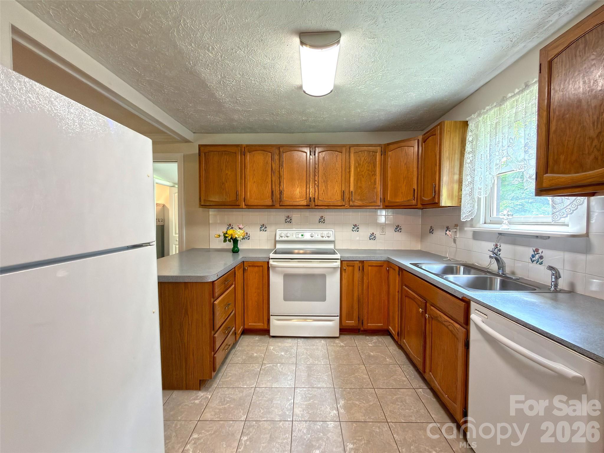 22 Mcminn Road — Hendersonville