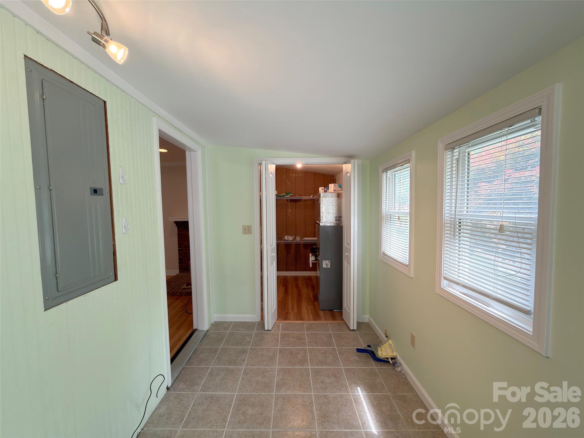 22 Mcminn Road — Hendersonville