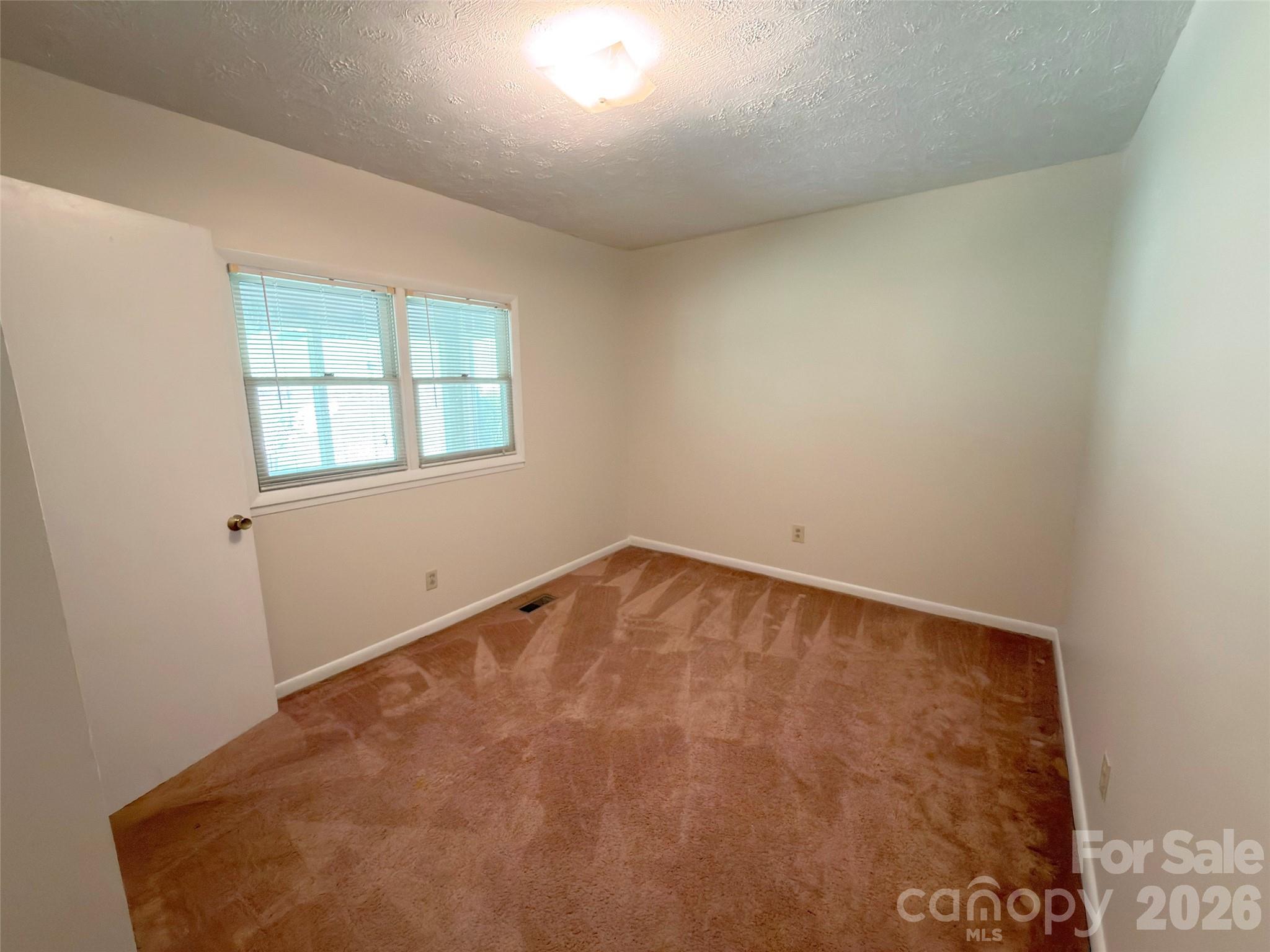 22 Mcminn Road — Hendersonville