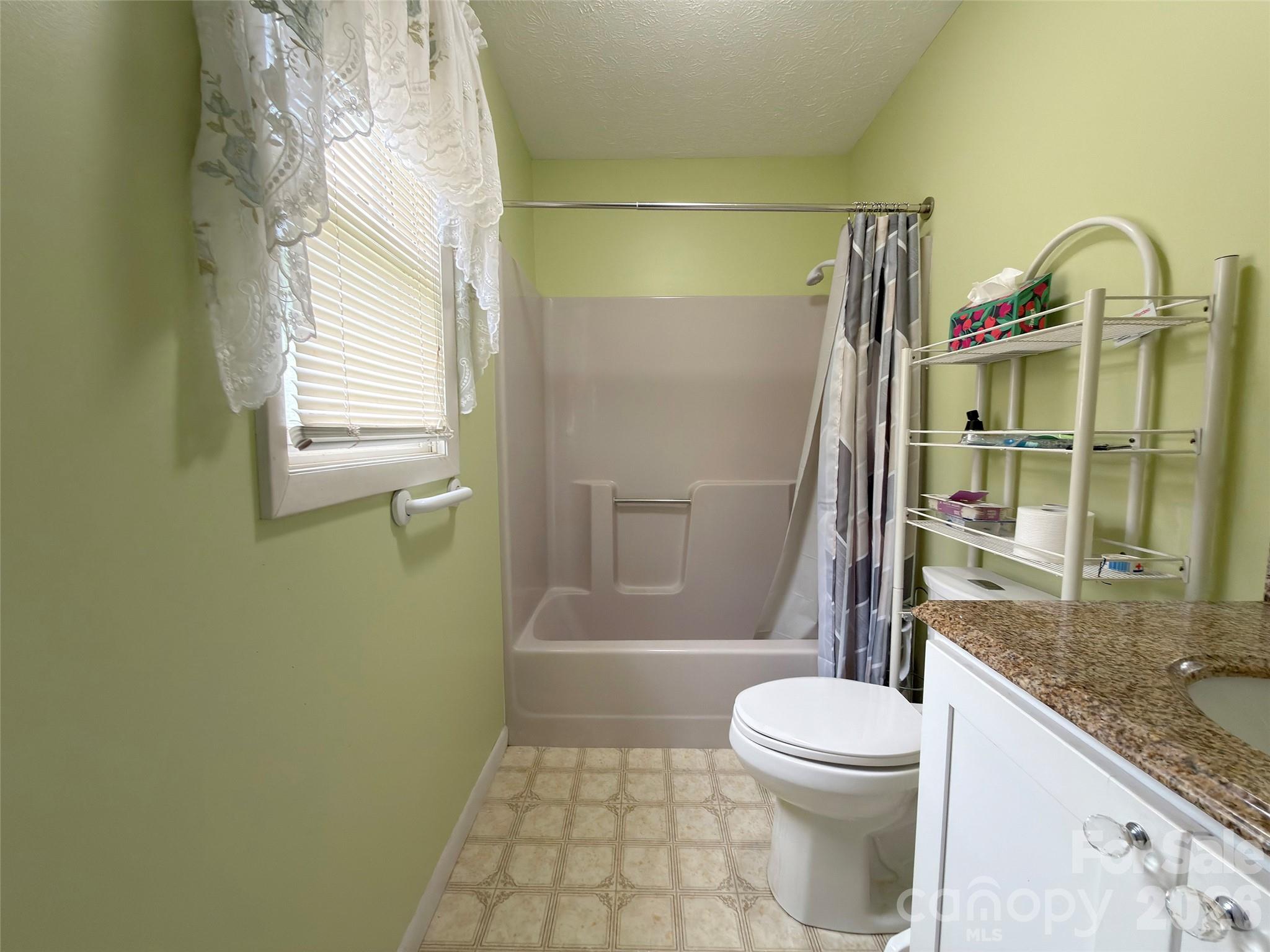 22 Mcminn Road — Hendersonville