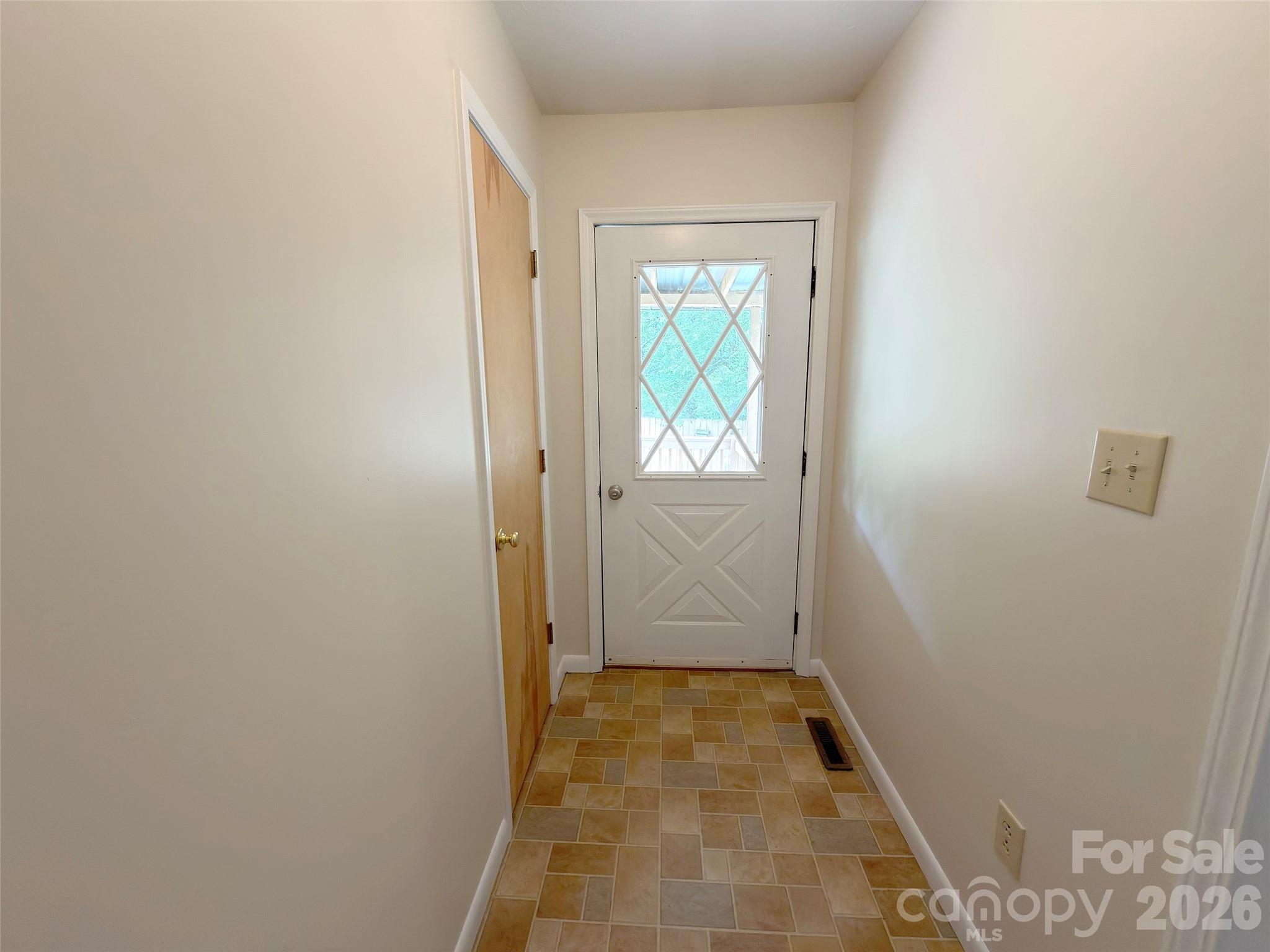 22 Mcminn Road — Hendersonville