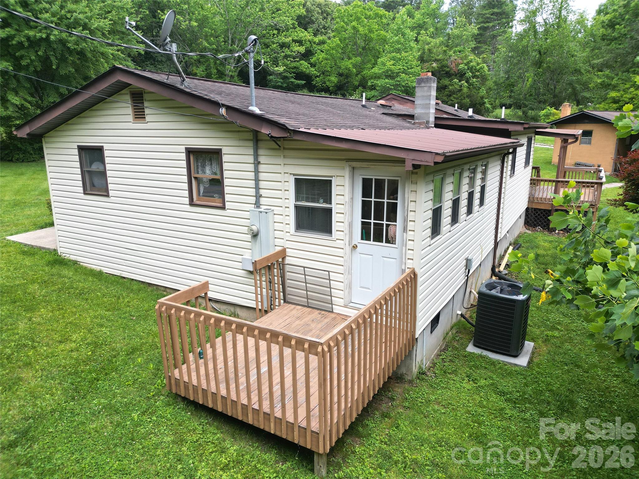22 Mcminn Road — Hendersonville