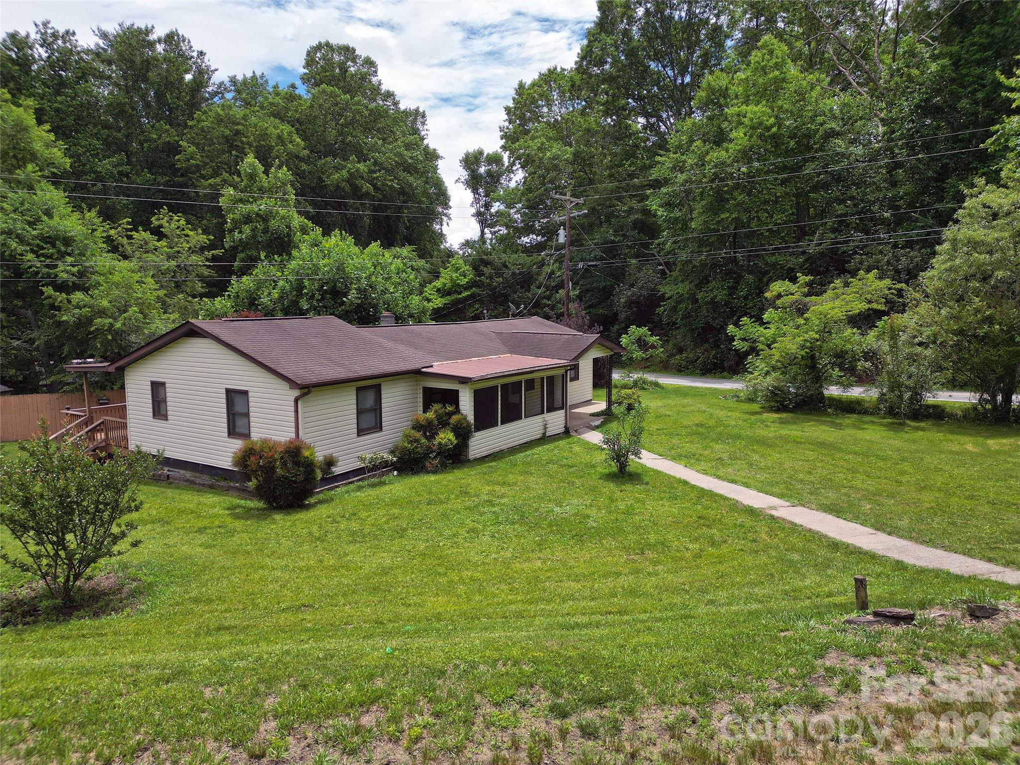 22 Mcminn Road — Hendersonville