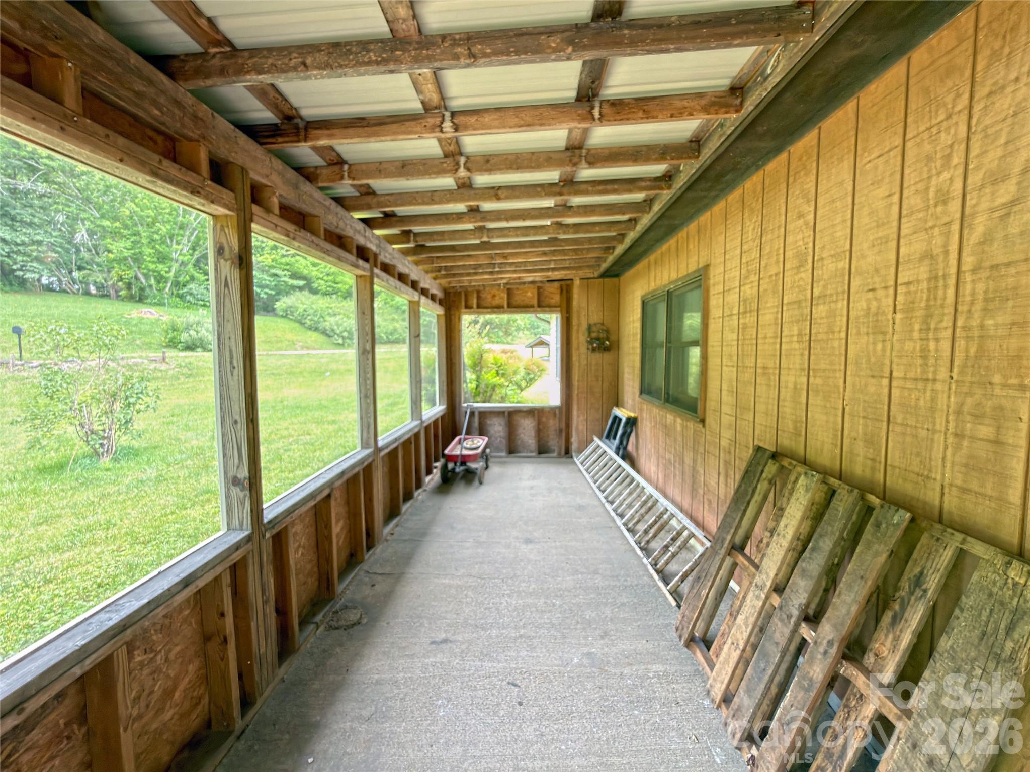 22 Mcminn Road — Hendersonville