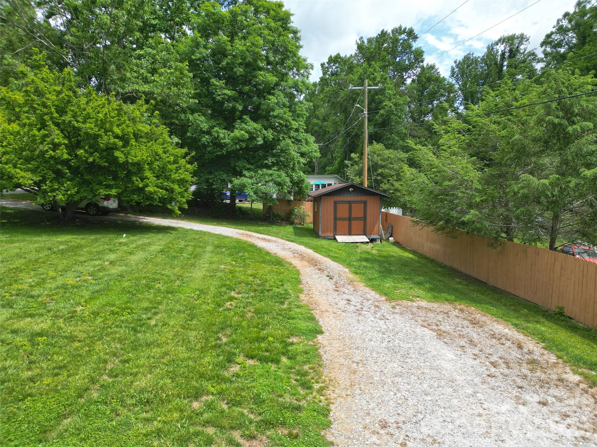 22 Mcminn Road — Hendersonville