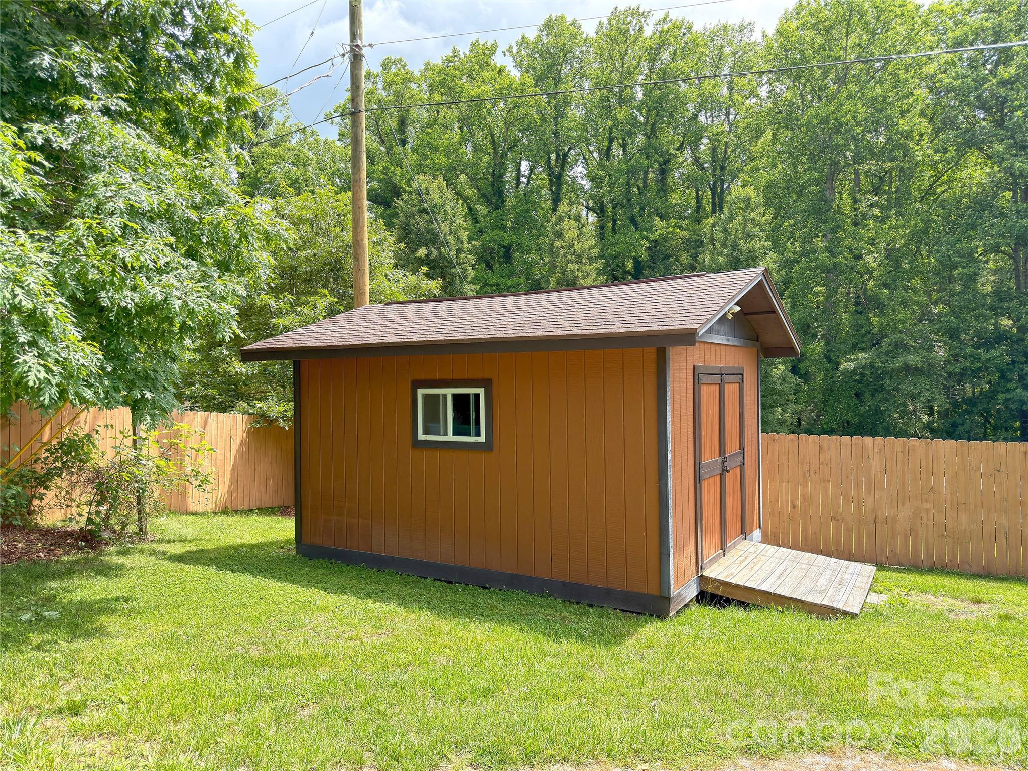 22 Mcminn Road — Hendersonville