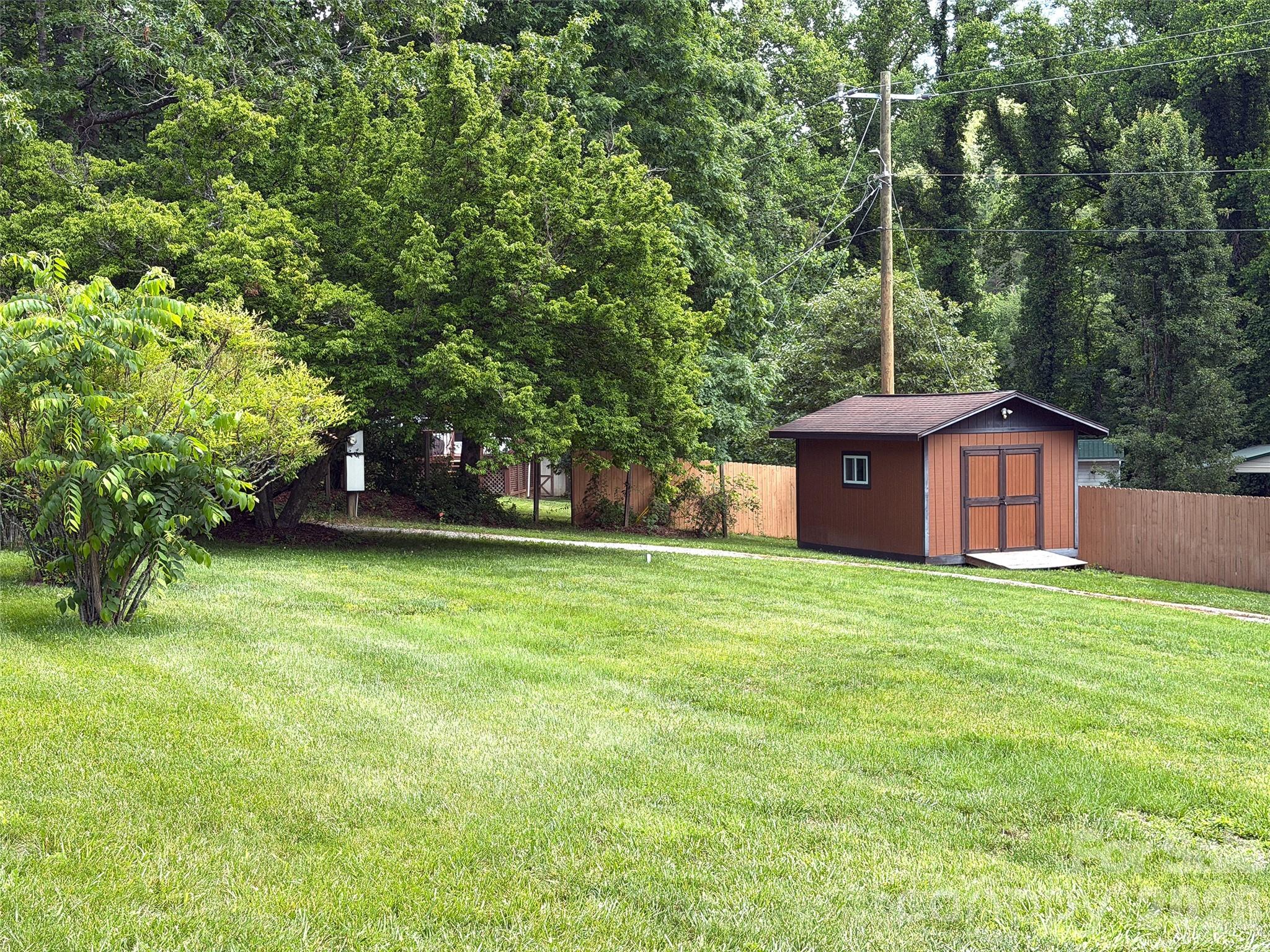 22 Mcminn Road — Hendersonville