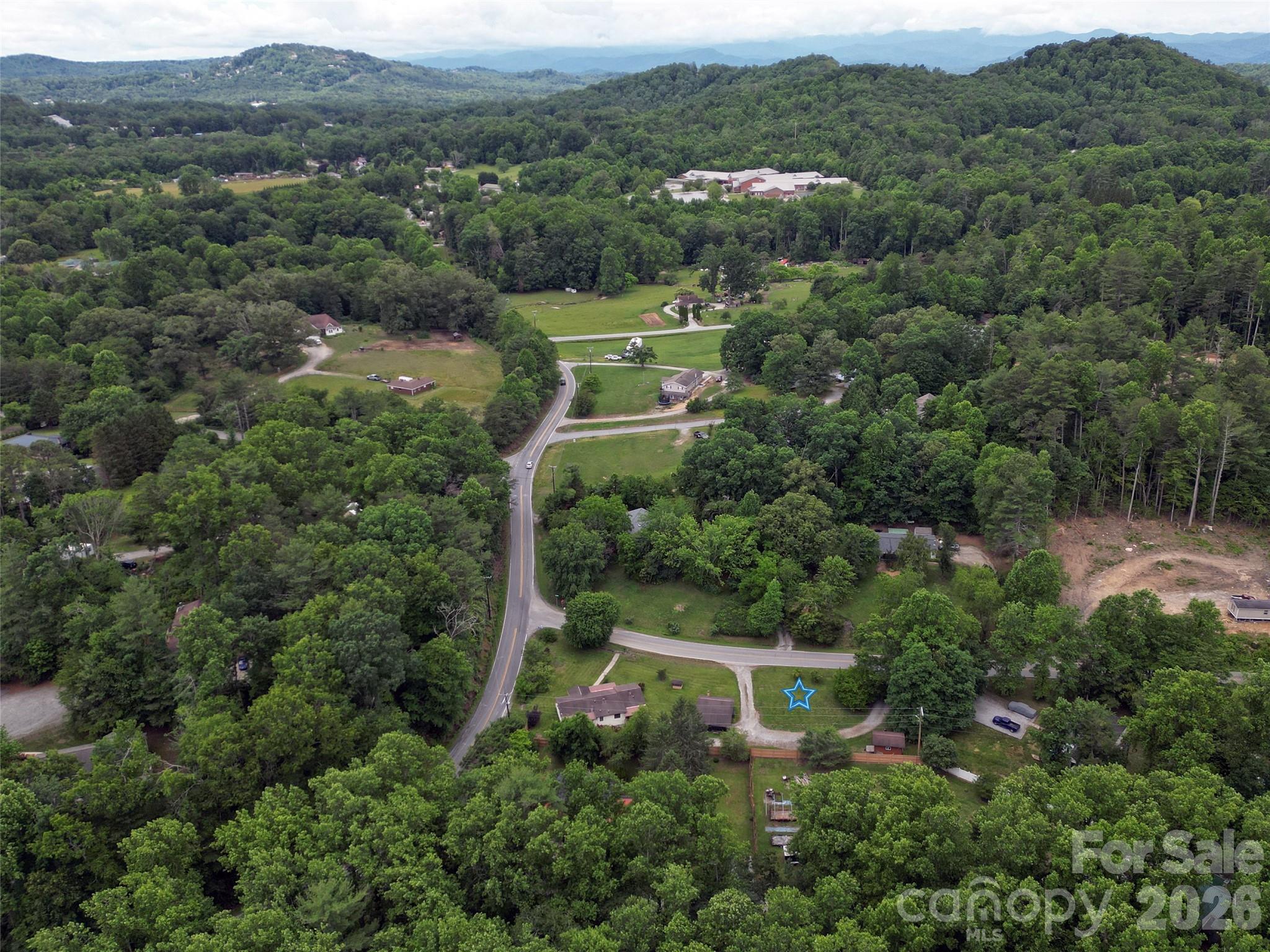 22 Mcminn Road — Hendersonville