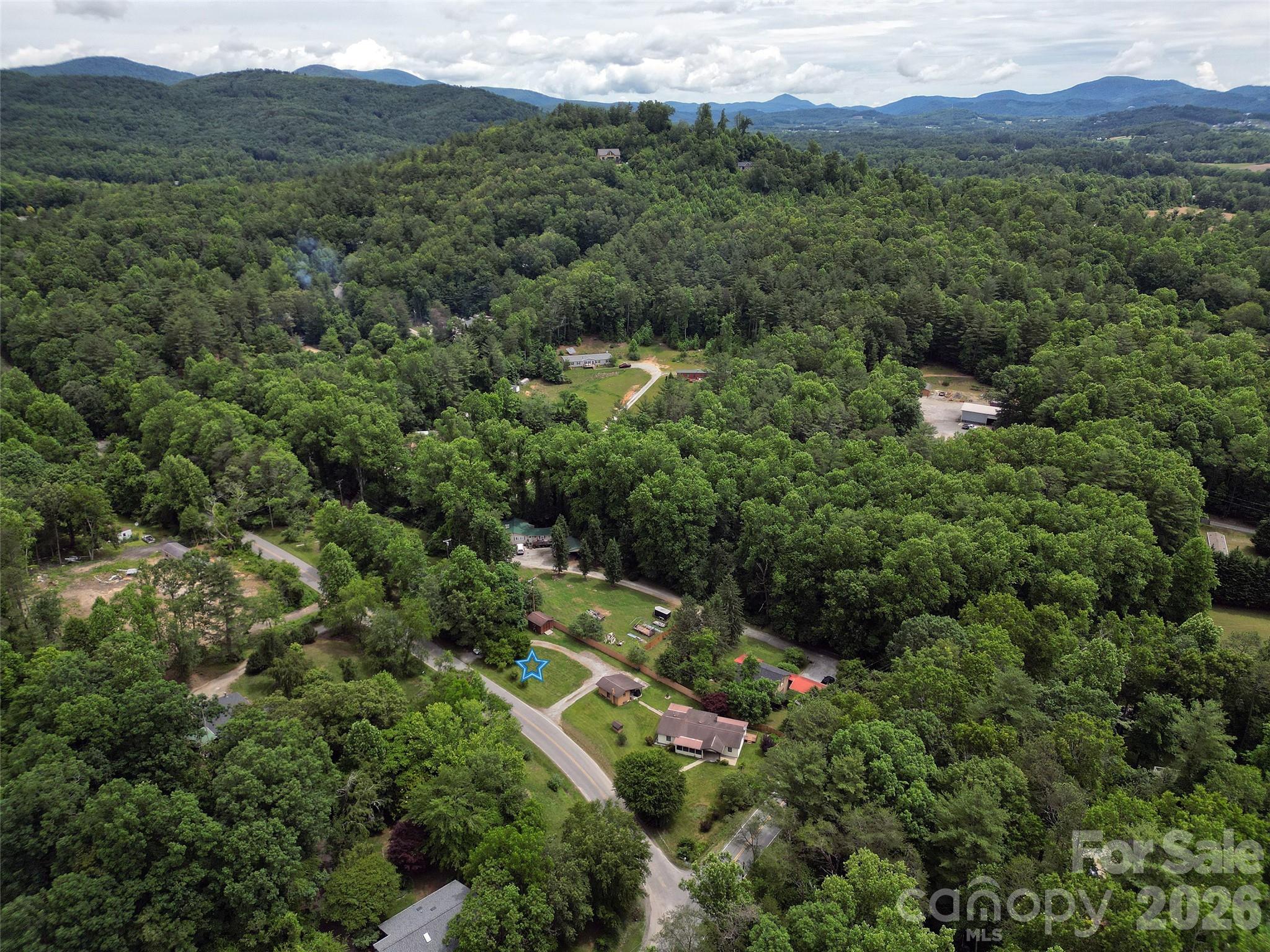 22 Mcminn Road — Hendersonville