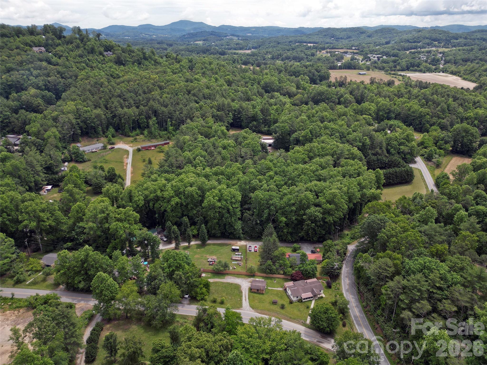 22 Mcminn Road — Hendersonville