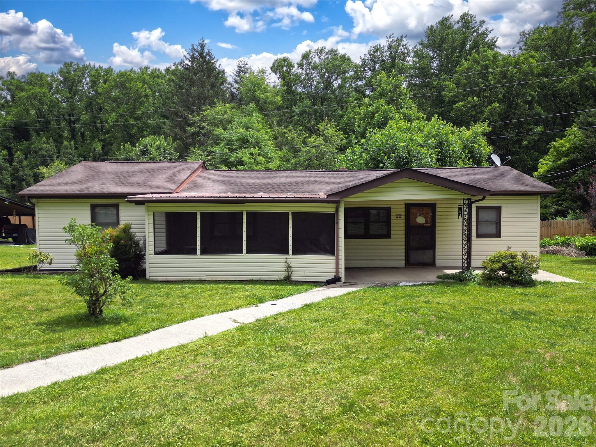 22 Mcminn Road — Hendersonville