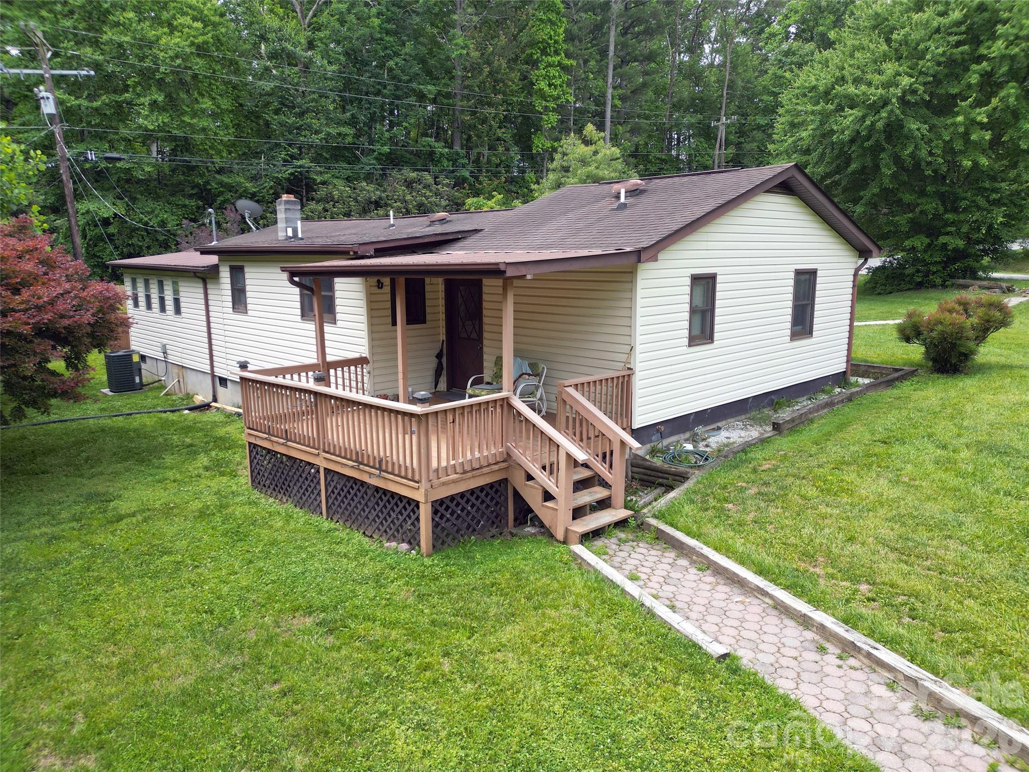 22 Mcminn Road — Hendersonville