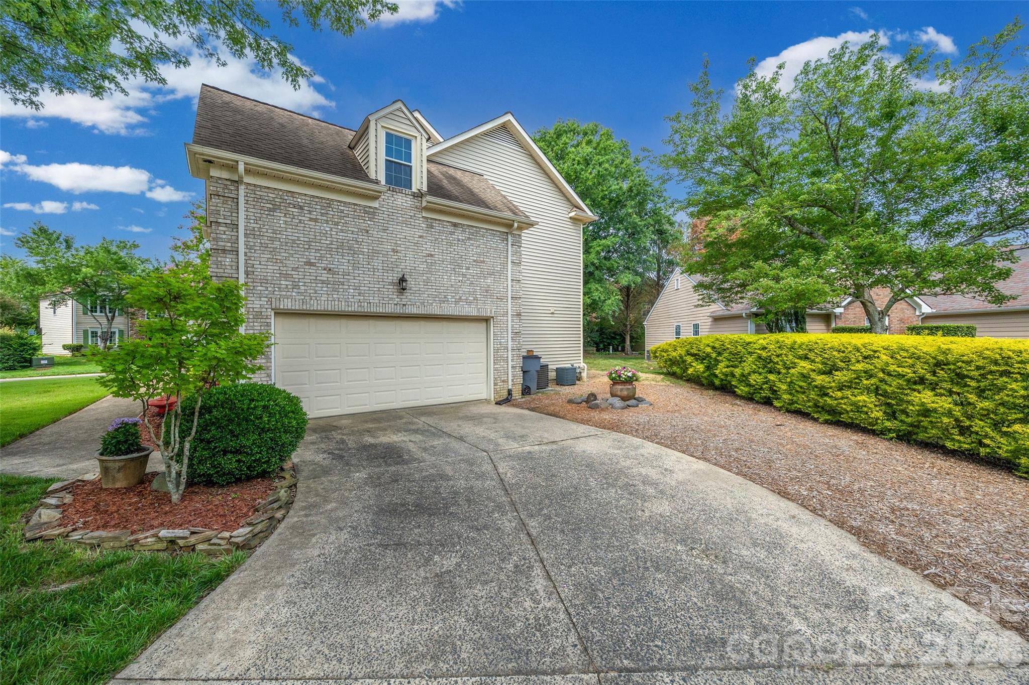 13020 Shannon Park Lane — Charlotte