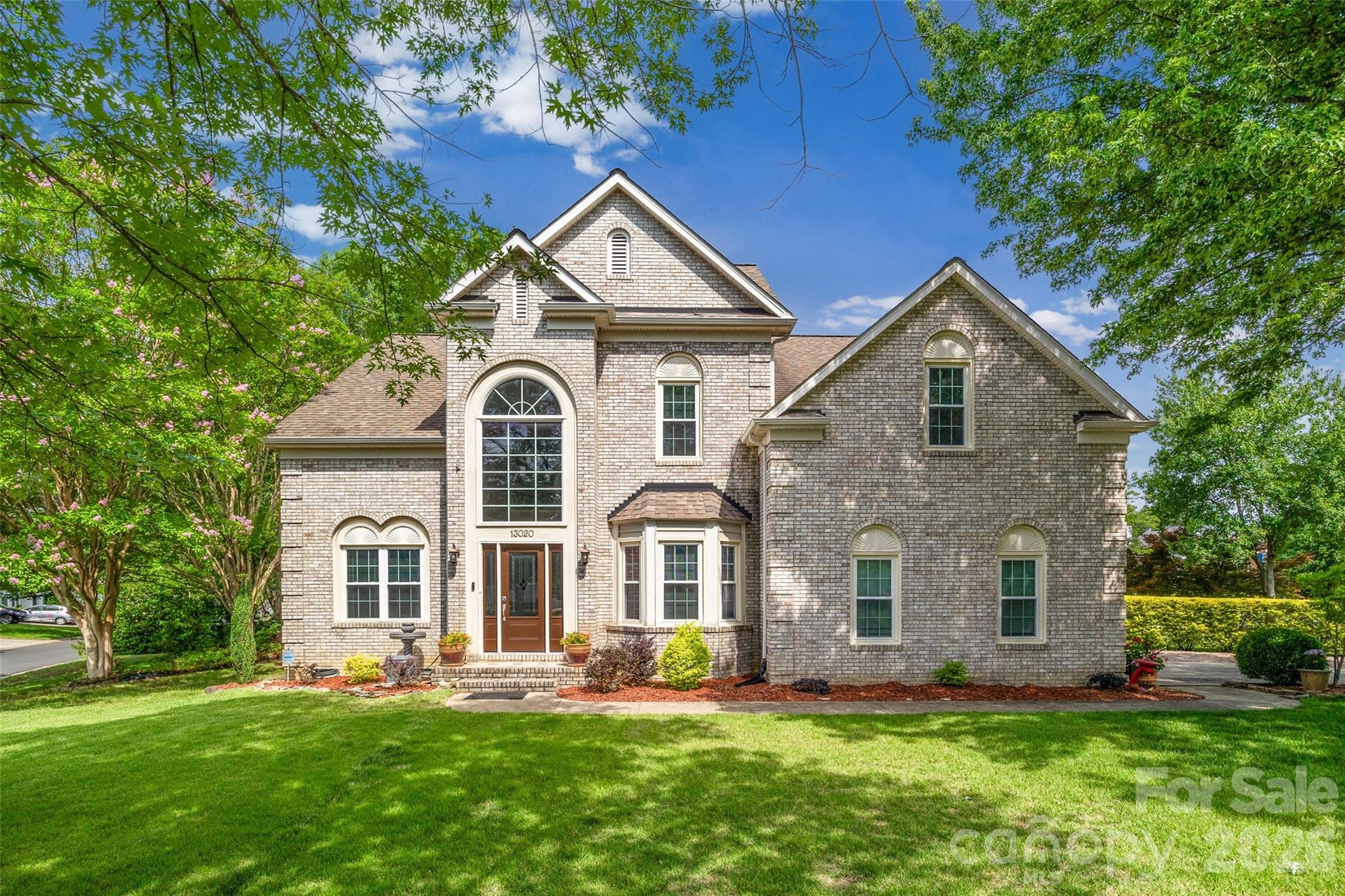 13020 Shannon Park Lane — Charlotte