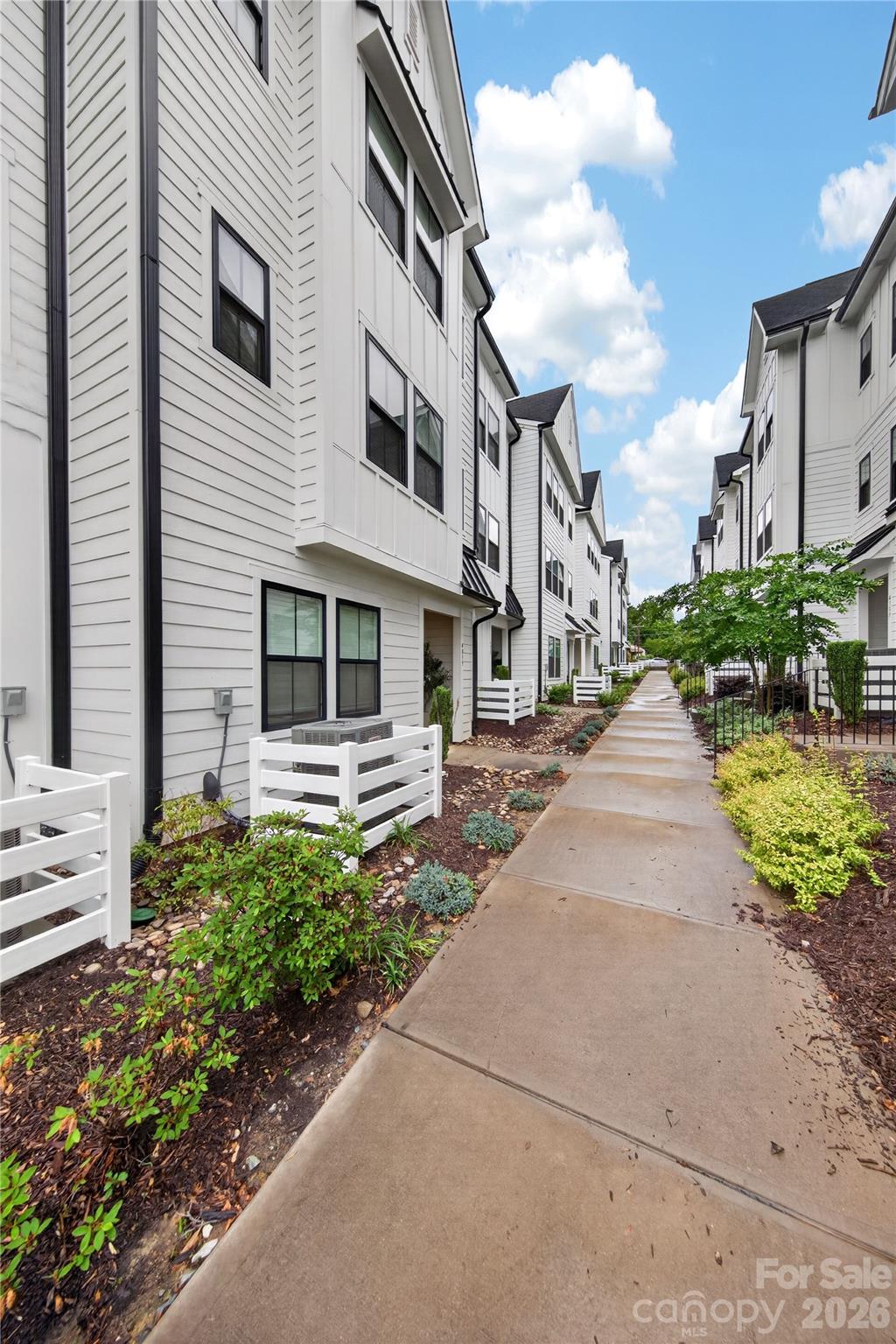 4033 Polluck Way — Charlotte
