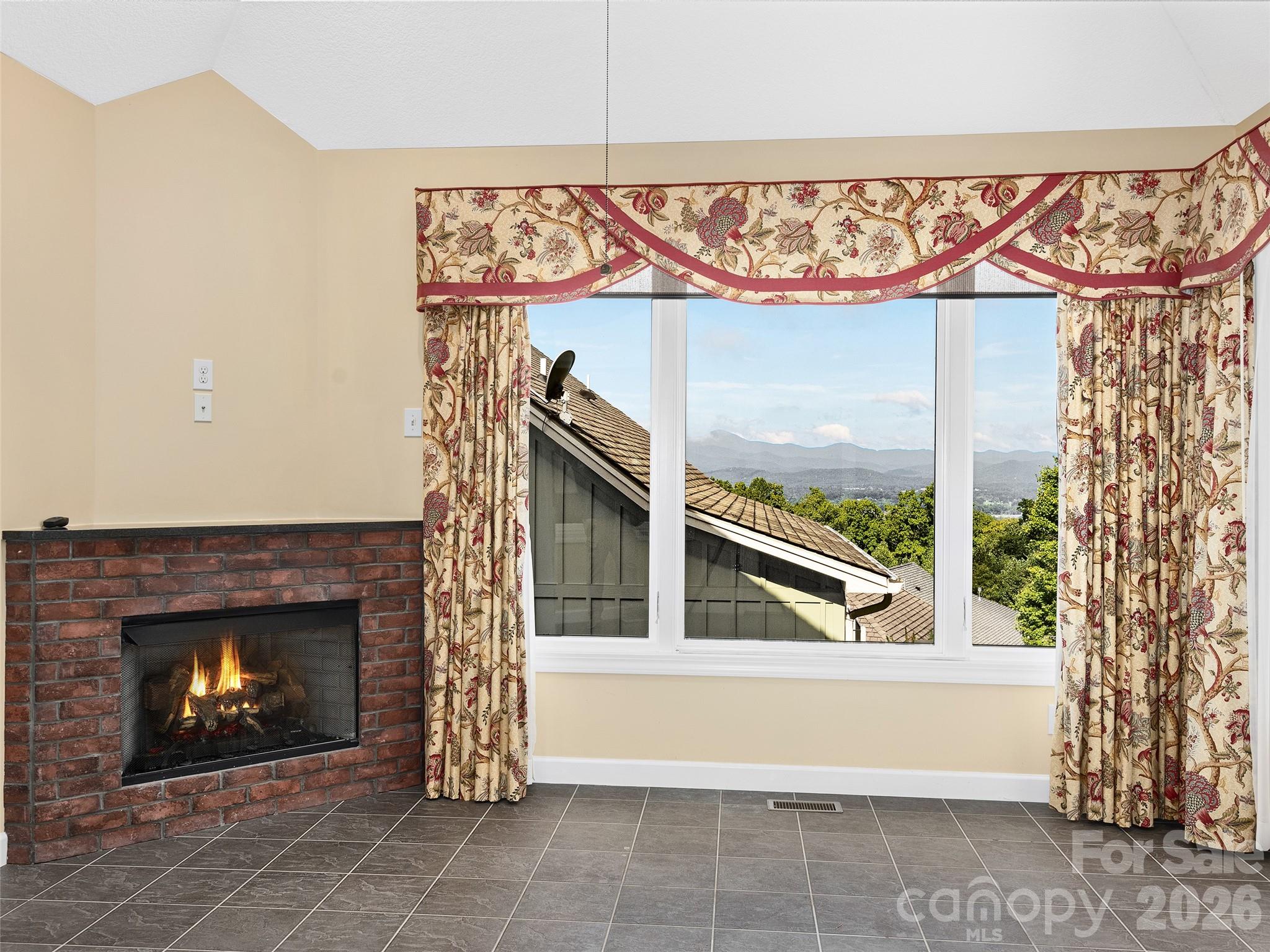 54 Deep Valley Lane — Hendersonville