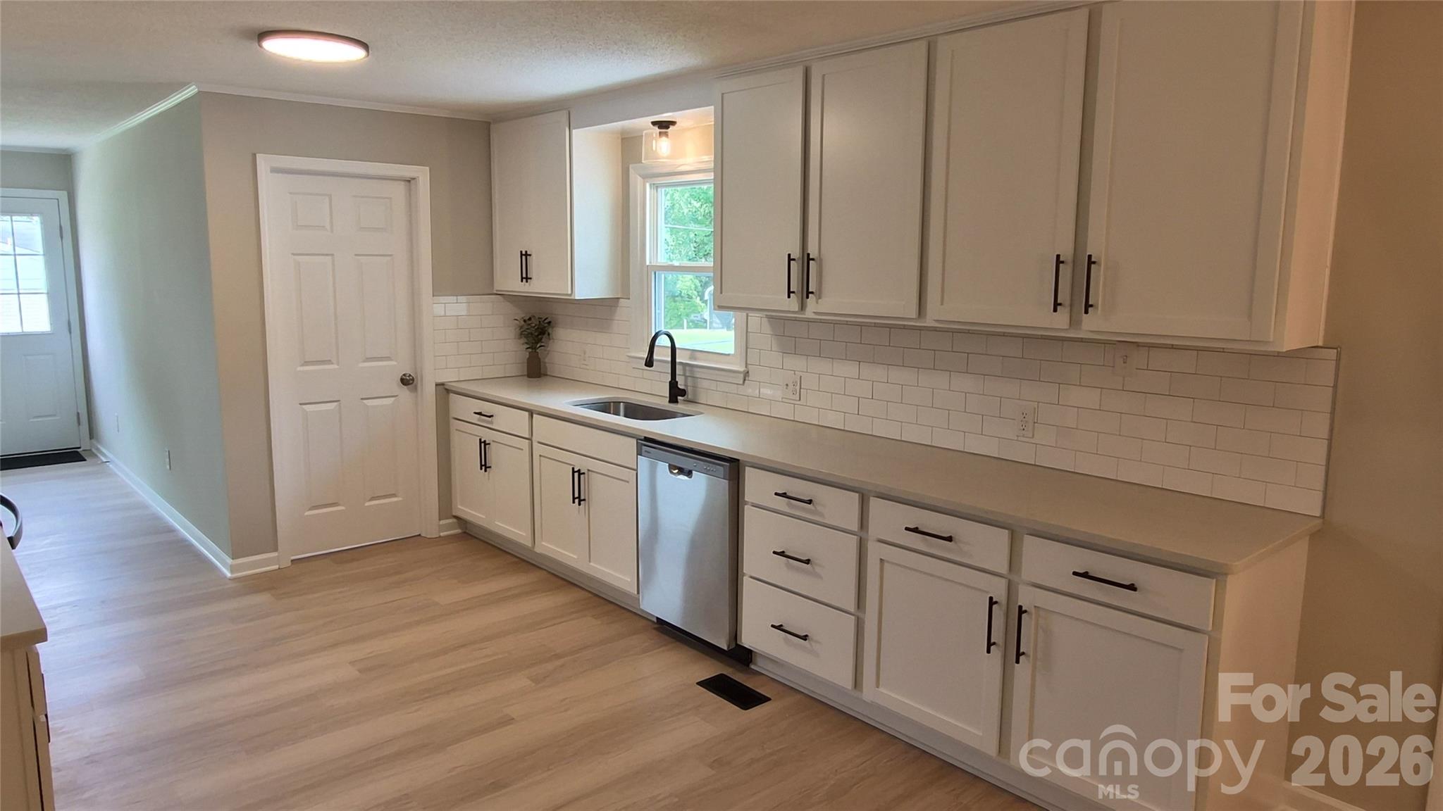 2047 John Everall Road — Lancaster