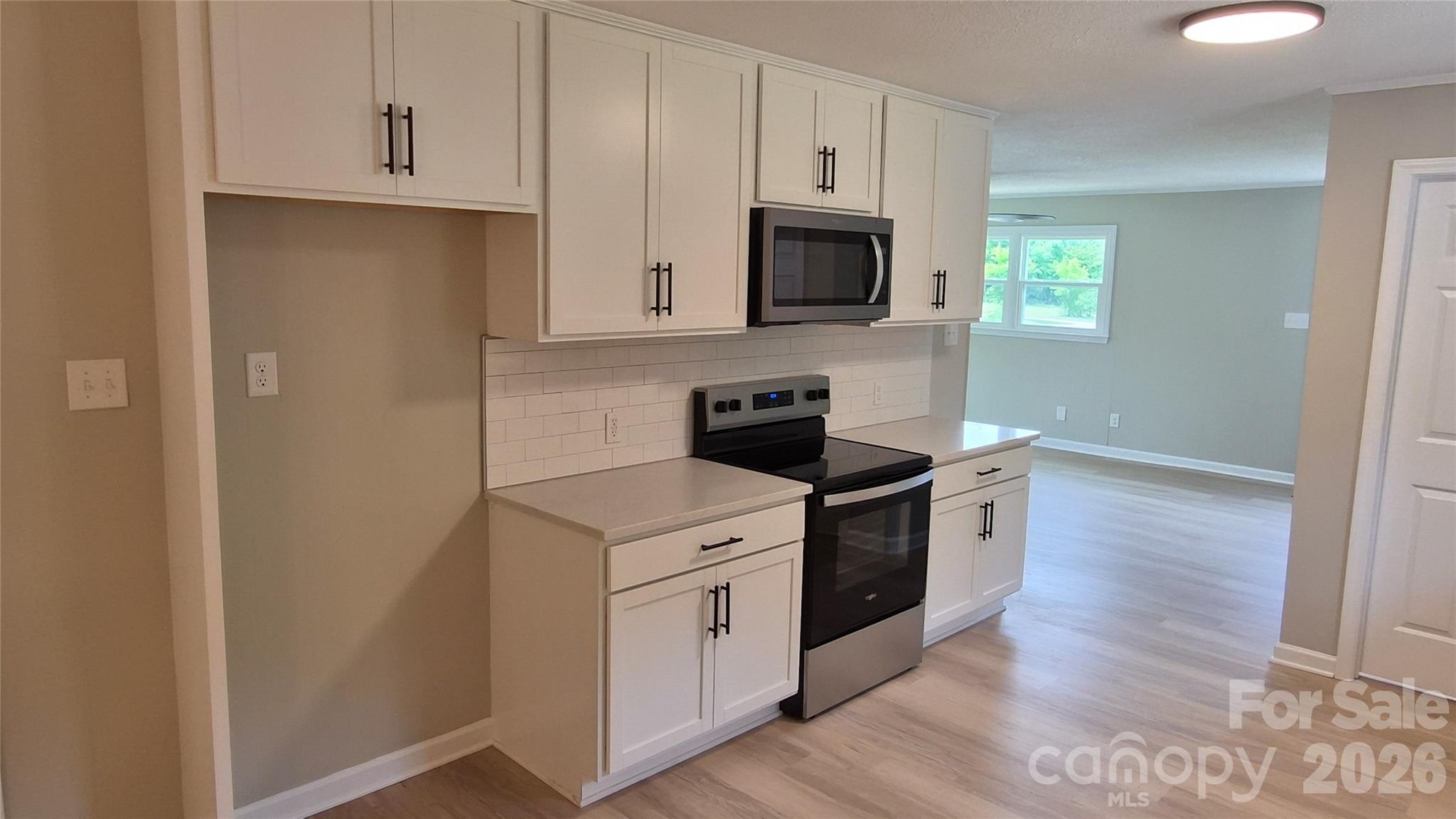 2047 John Everall Road — Lancaster
